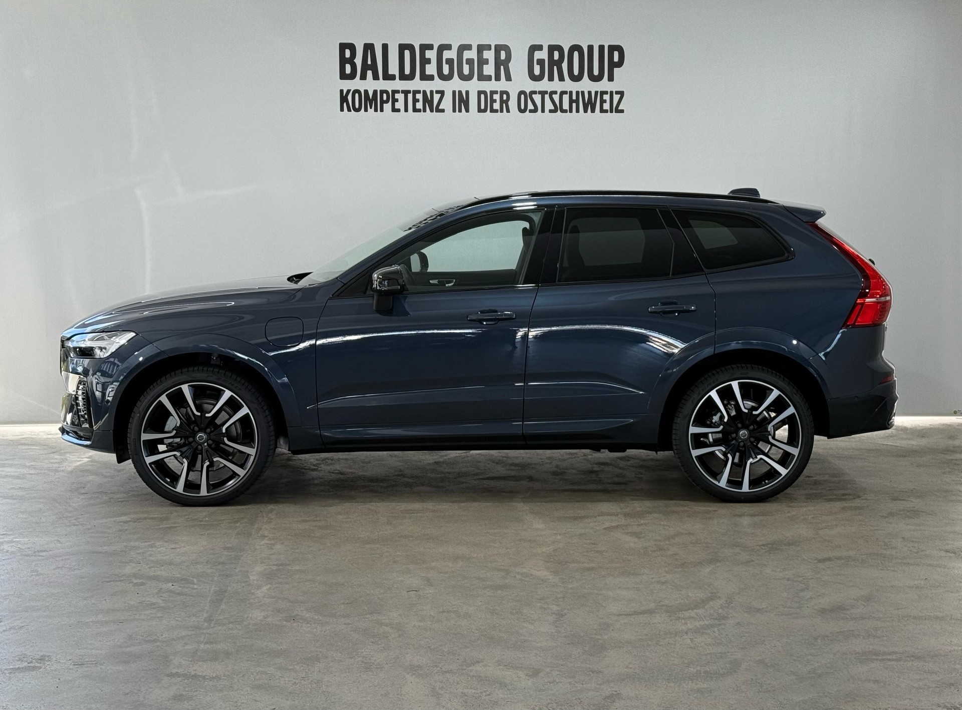 VOLVO XC60 2.0 T8 TE Ultra Dark eAWD-image-1
