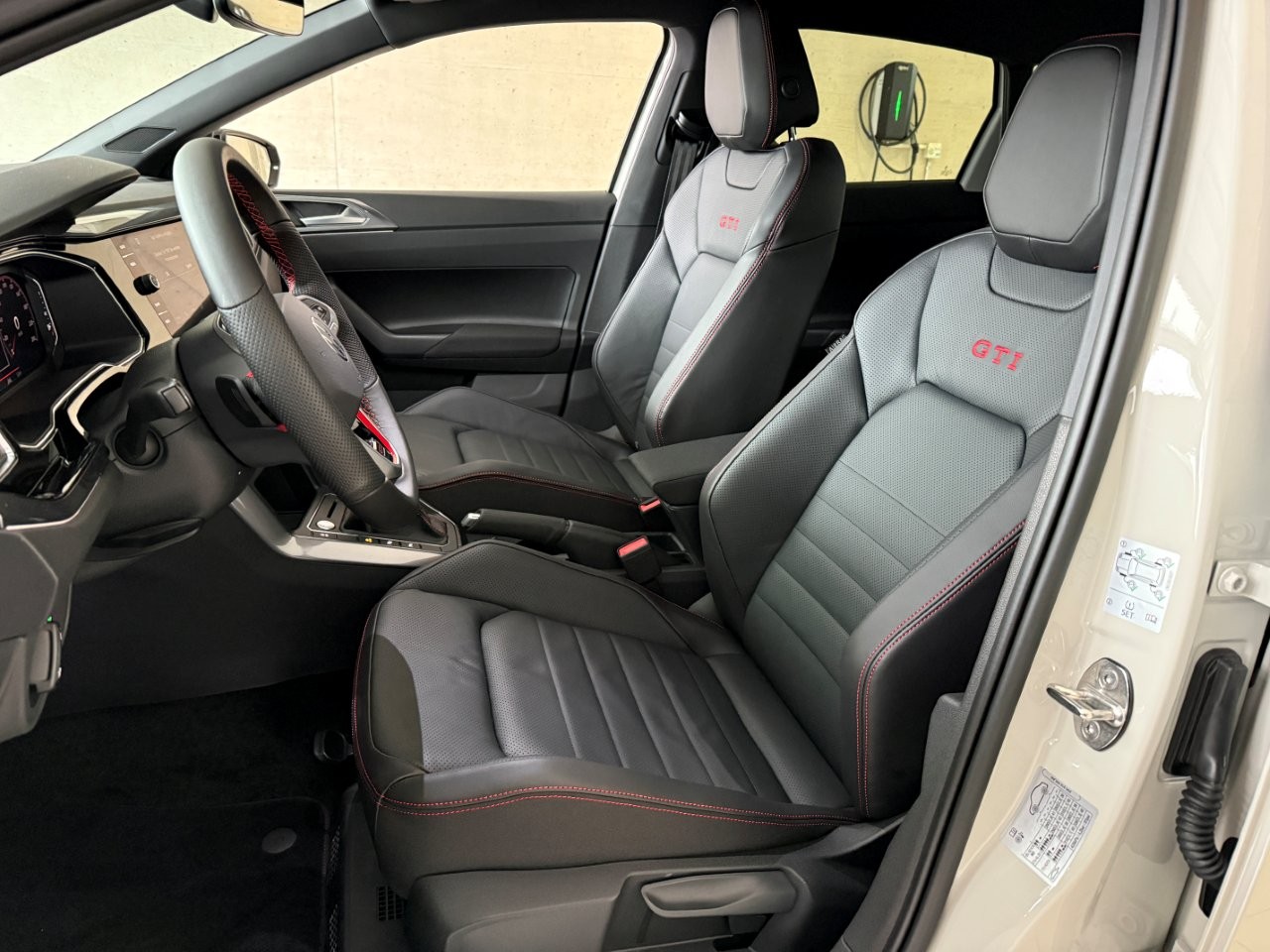 VW Polo 2.0 TSI GTI DSG-image-10