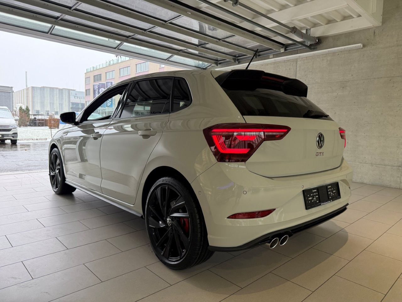 VW Polo 2.0 TSI GTI DSG-image-4