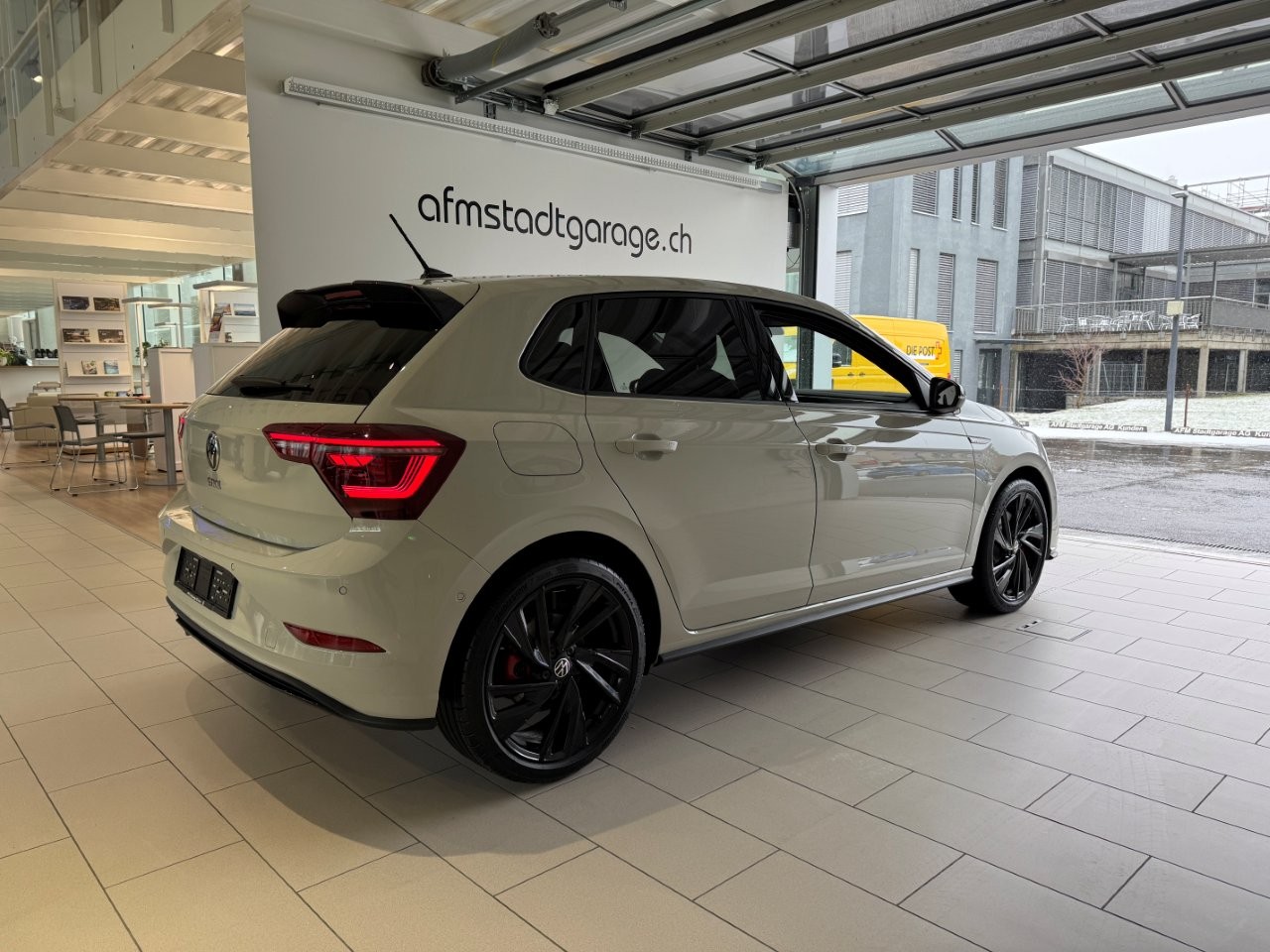 VW Polo 2.0 TSI GTI DSG-image-2