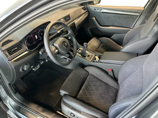 SKODA Superb 2.0 TDi SportL 4x4-image-4