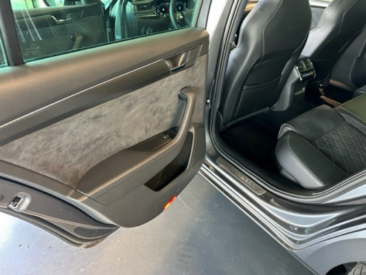 SKODA Superb 2.0 TDi SportL 4x4-image-7
