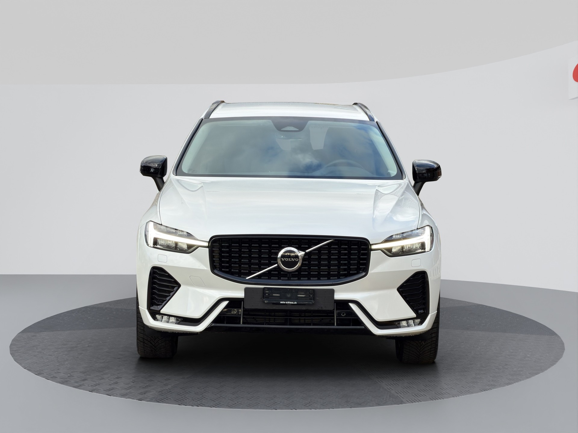 VOLVO XC60 B4 AWD Plus Dark Geartronic-image-1