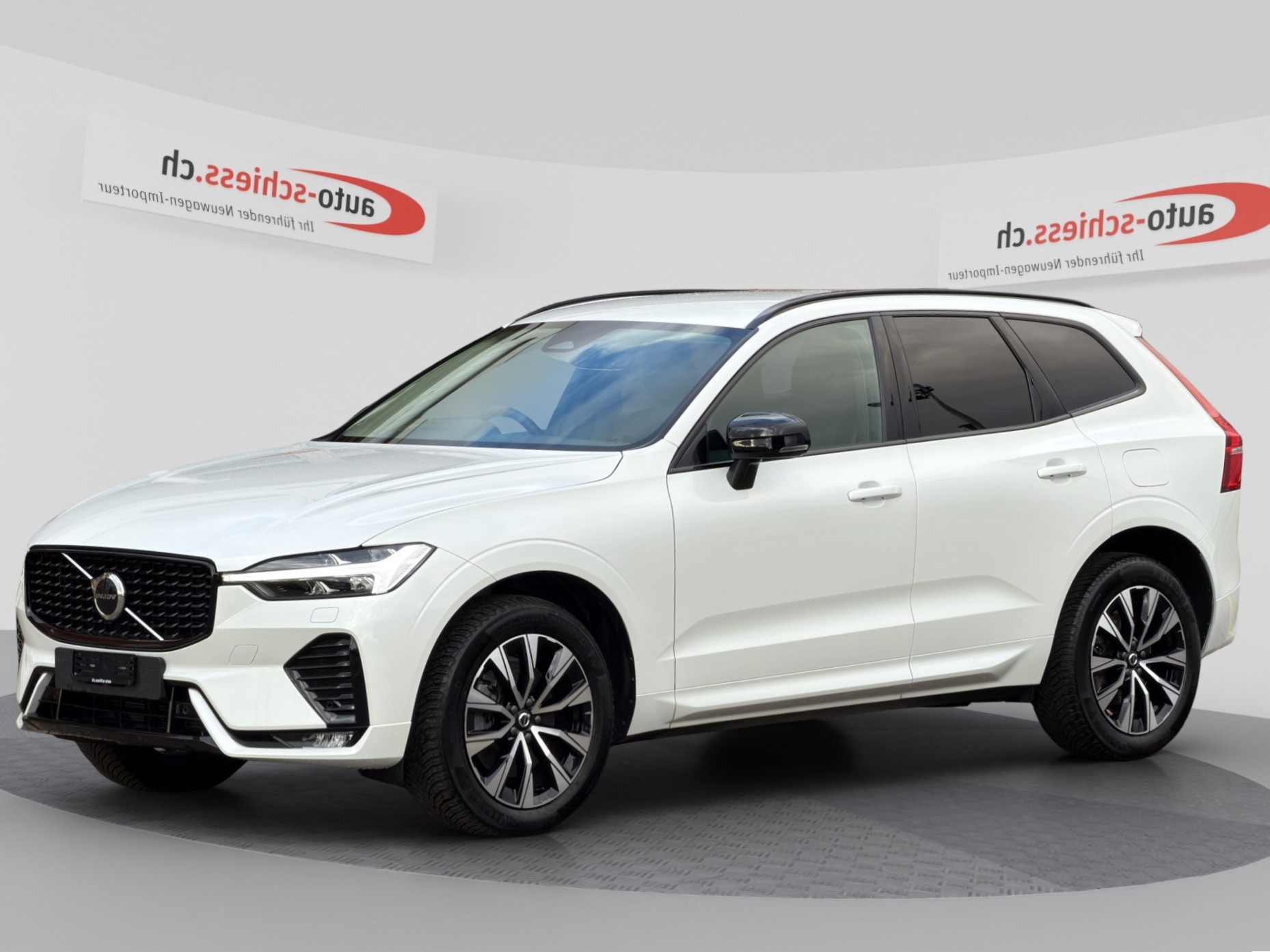 VOLVO XC60 B4 AWD Plus Dark Geartronic-image-2