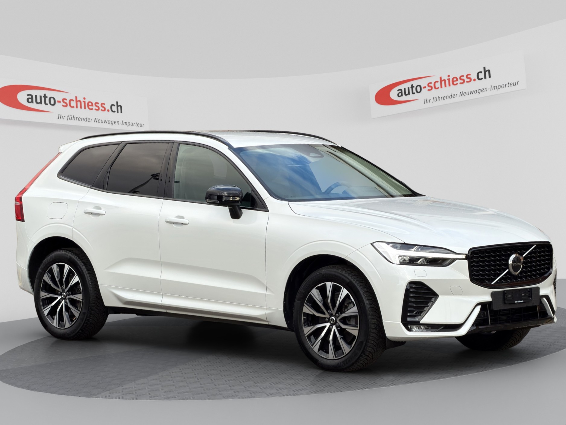 VOLVO XC60 B4 AWD Plus Dark Geartronic-image-0