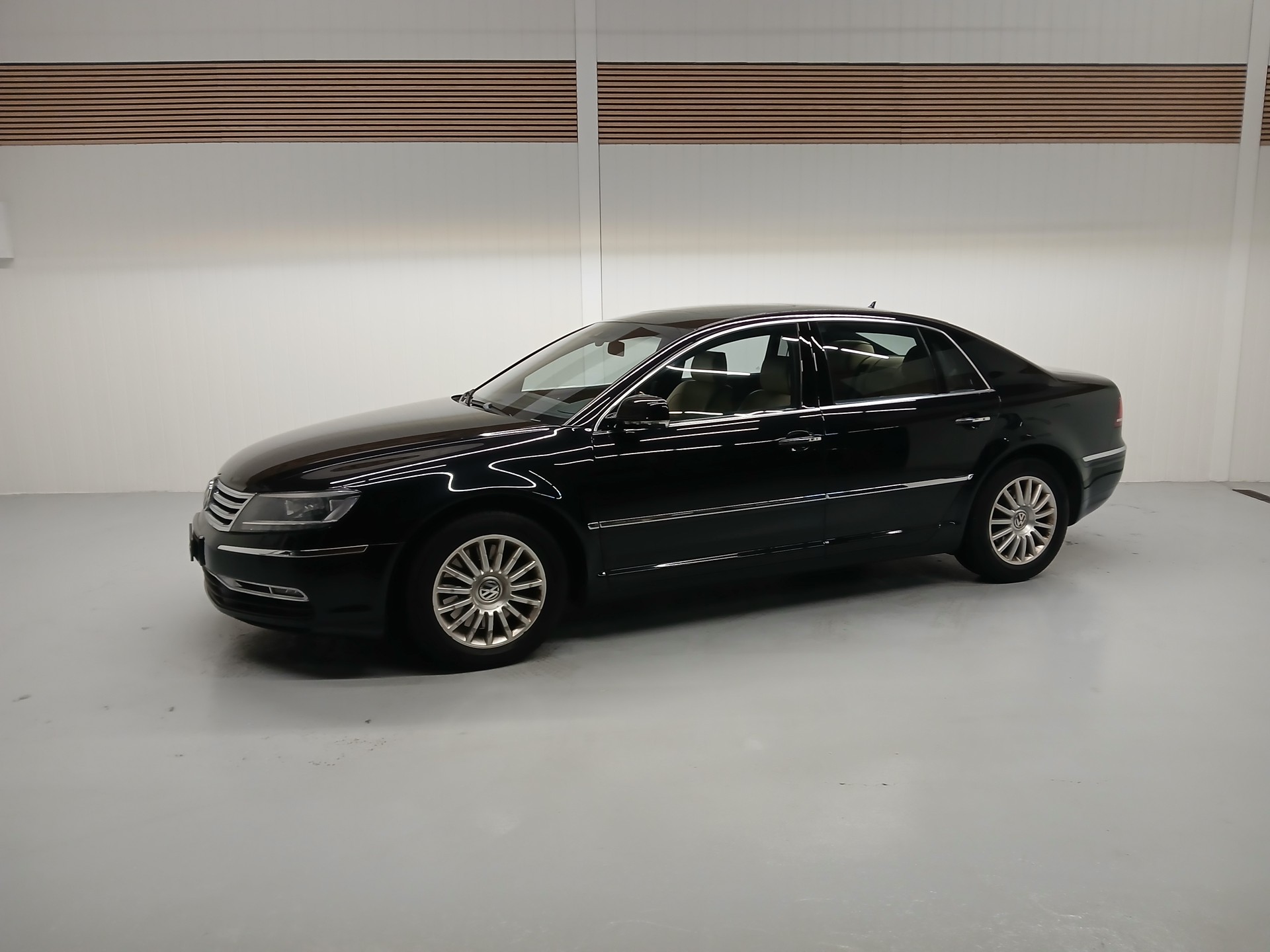 VW Phaeton 3.0 TDi V6 4Motion Tiptronic-image-2