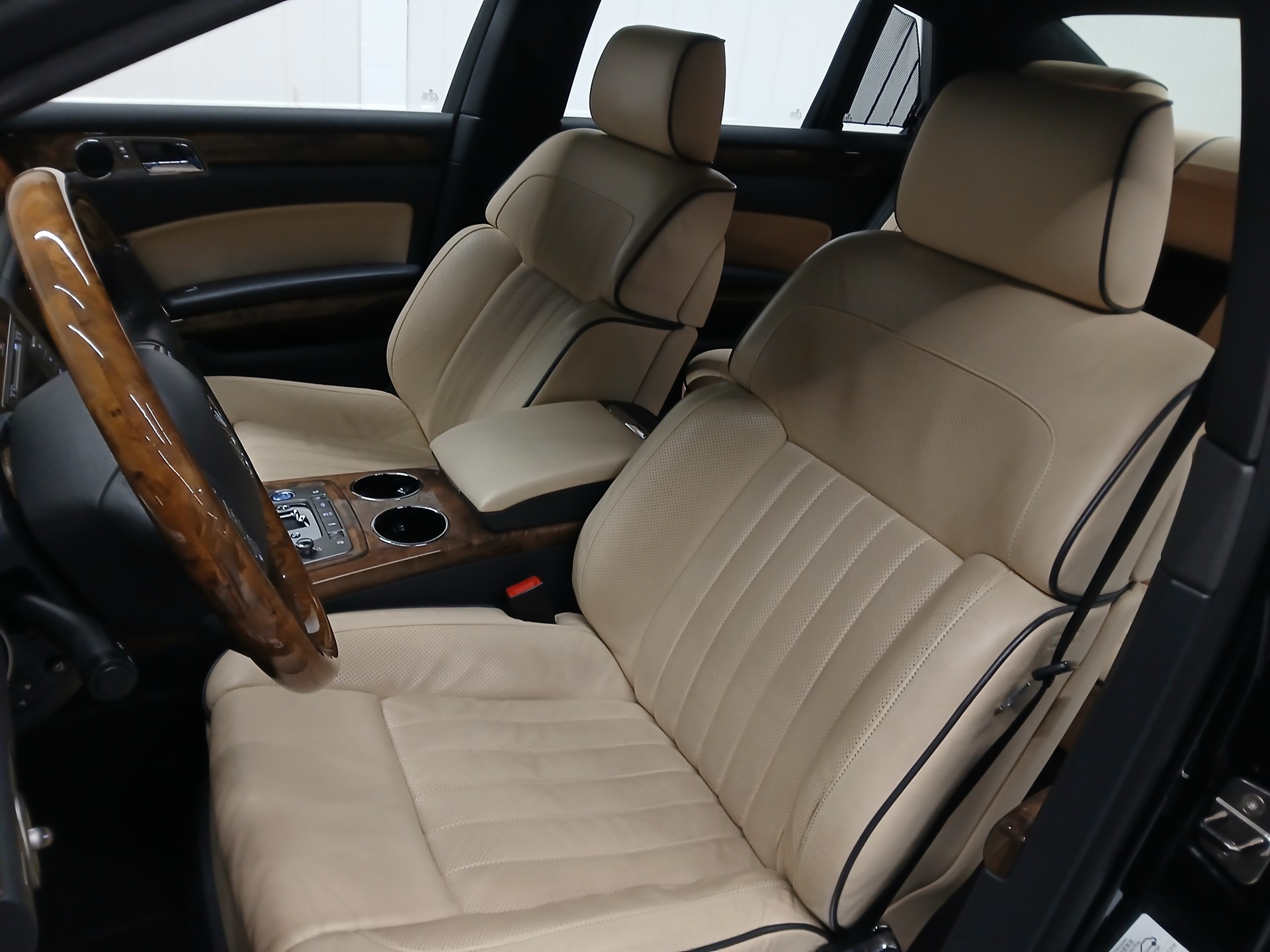 VW Phaeton 3.0 TDi V6 4Motion Tiptronic-image-9