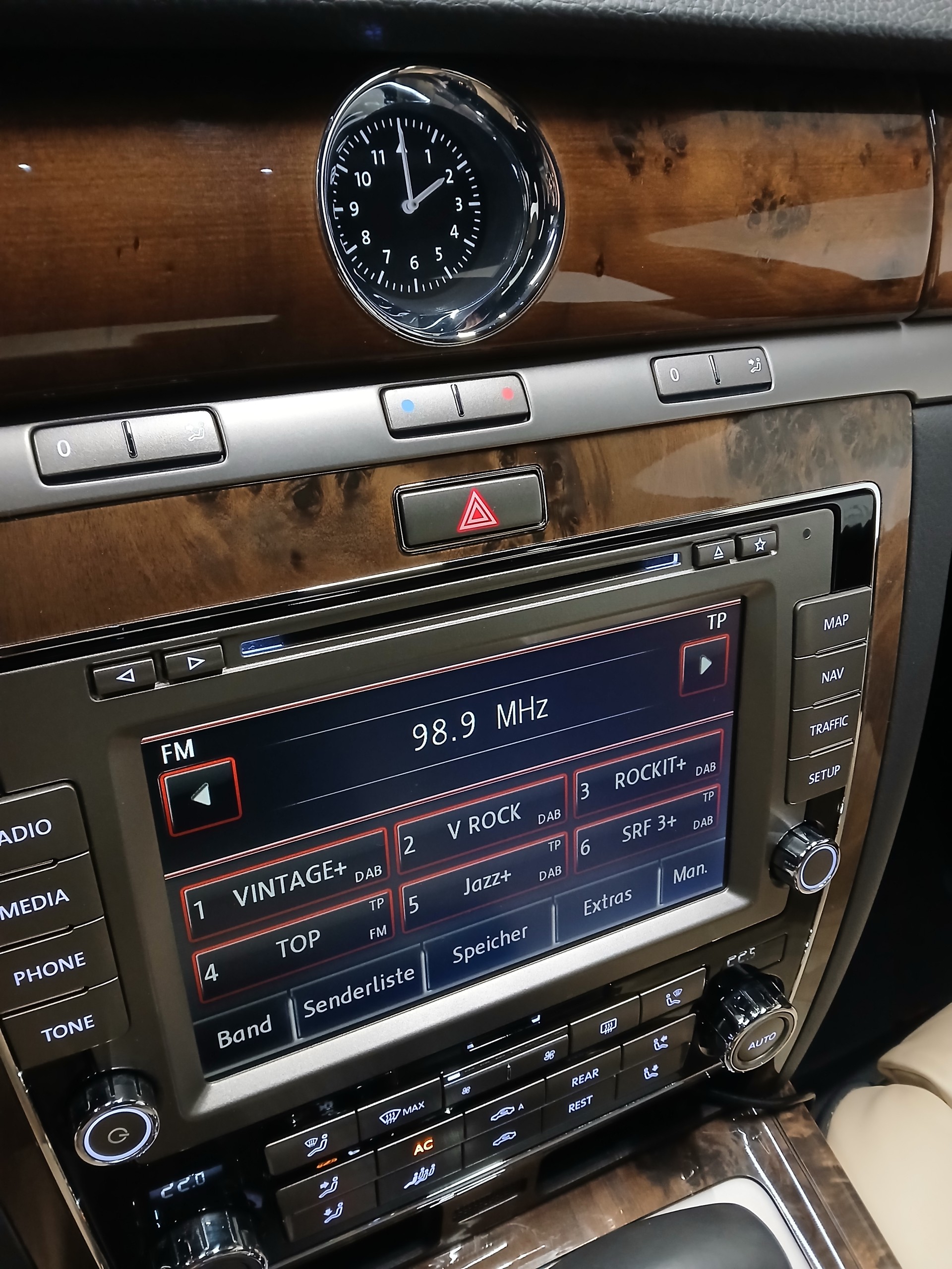 VW Phaeton 3.0 TDi V6 4Motion Tiptronic-image-11