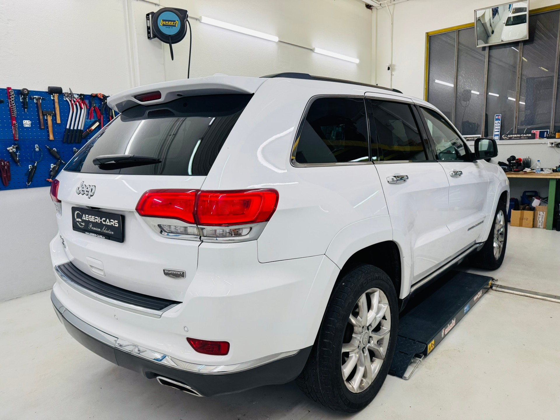 JEEP Grand Cherokee 3.0 CRD Summit Automatic-showroom-element-3