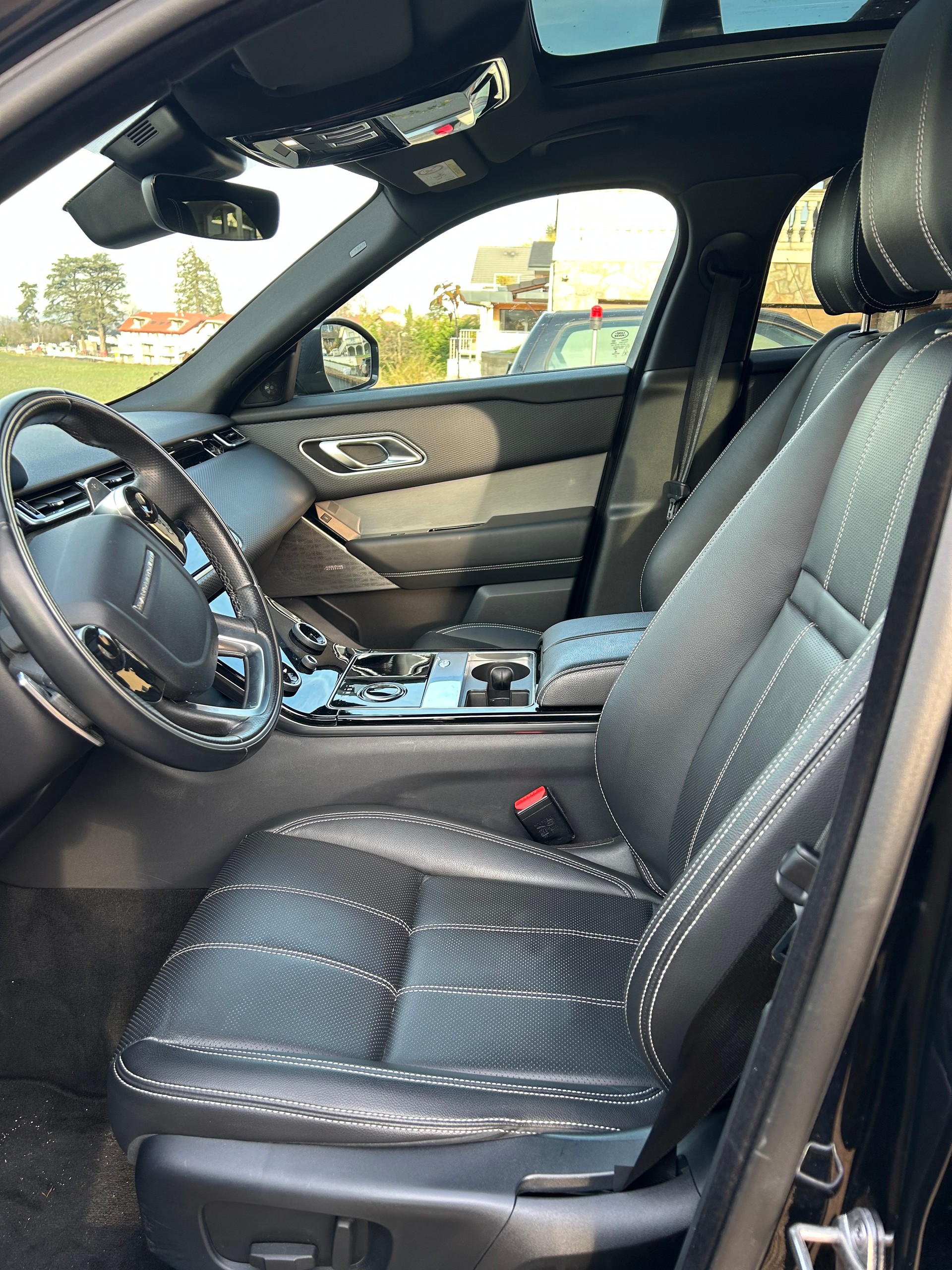 LAND ROVER Range Rover Velar R-Dynamic P 300 SE Automatic-image-3