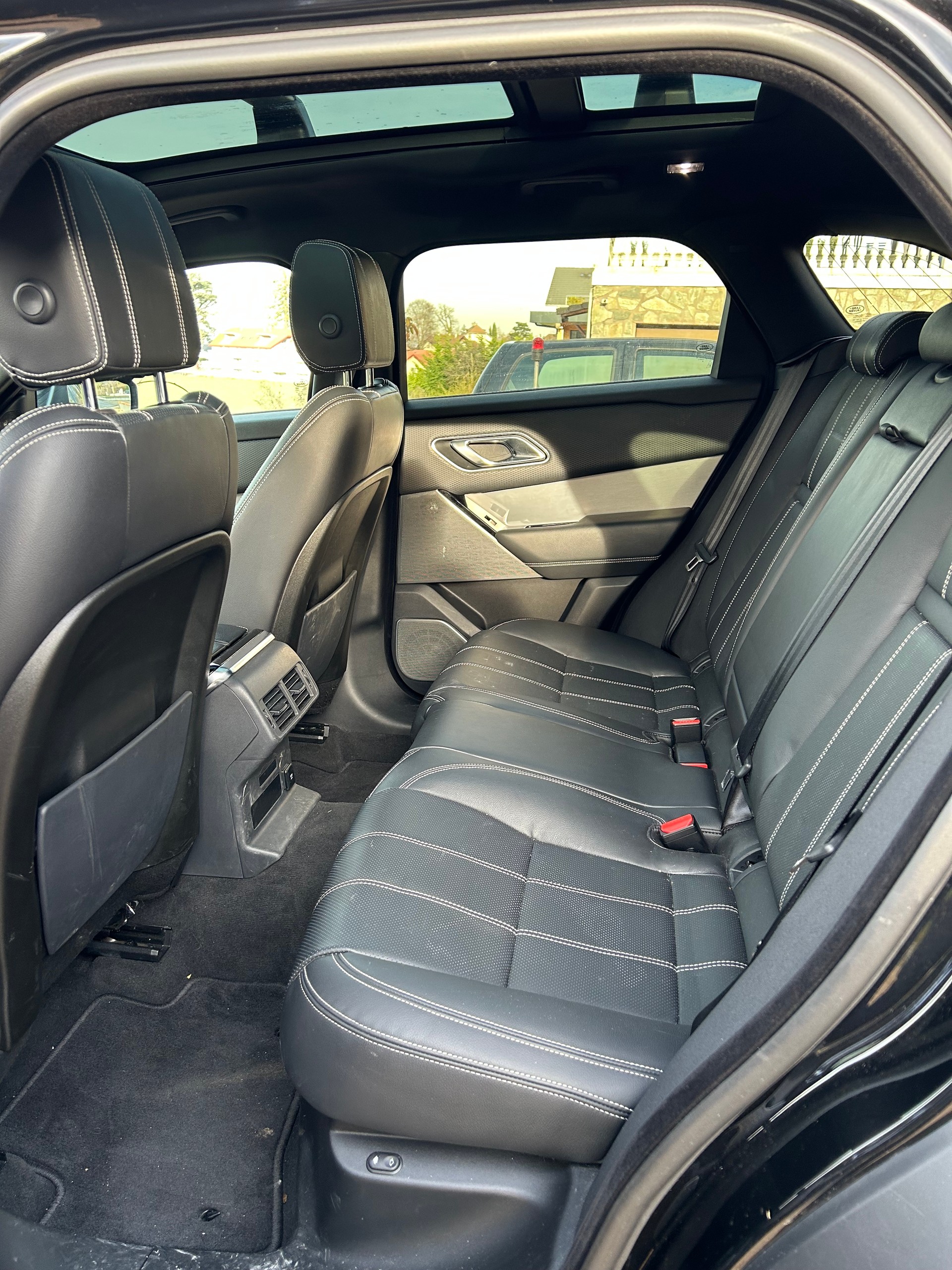 LAND ROVER Range Rover Velar R-Dynamic P 300 SE Automatic-image-4