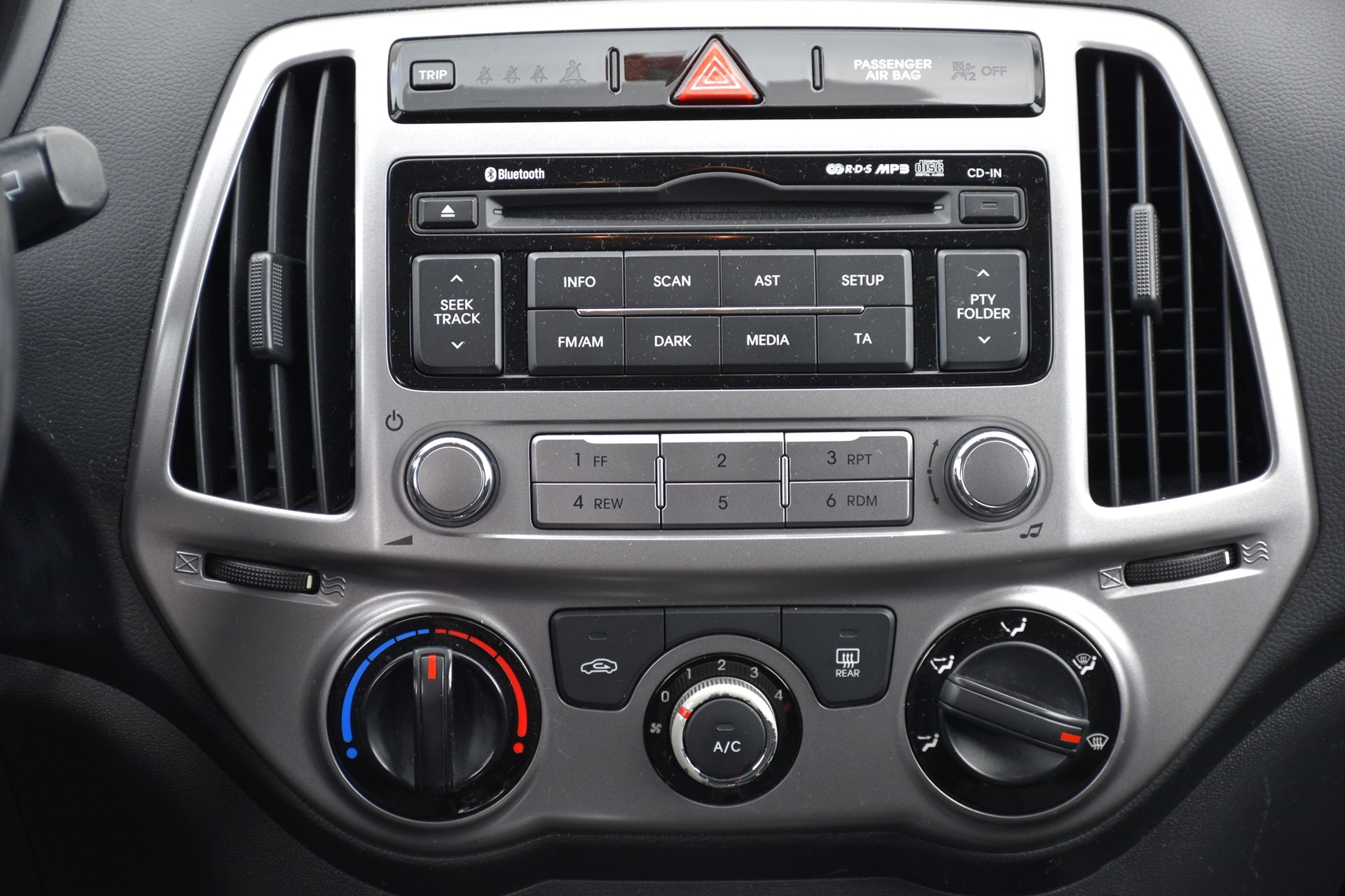 HYUNDAI i20 1.4 GO!-image-11