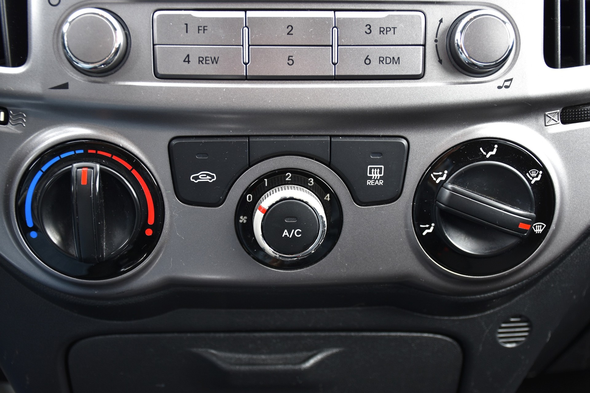 HYUNDAI i20 1.4 GO!-image-13