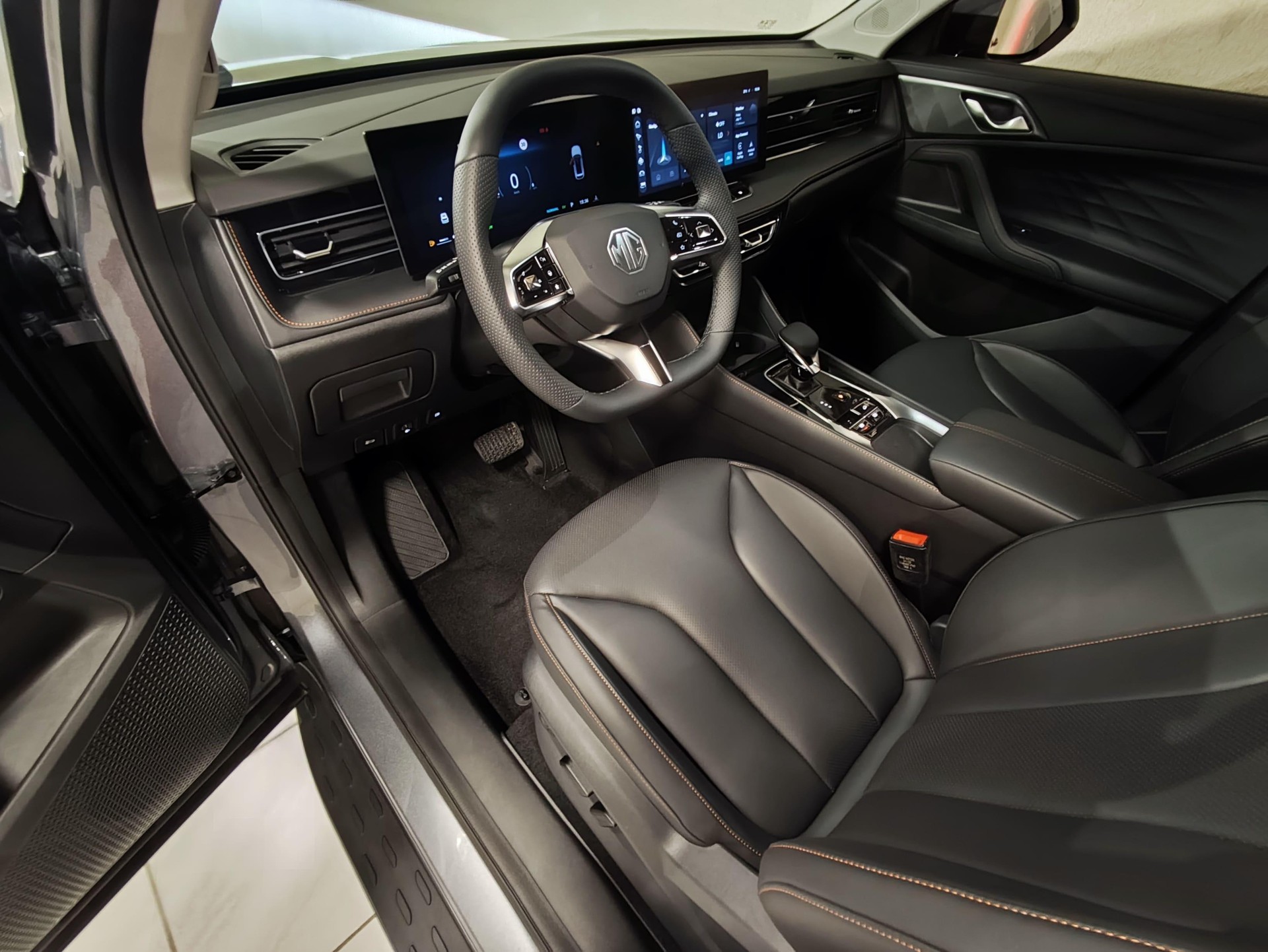MG HS 1.5 PHEV Luxury-image-6