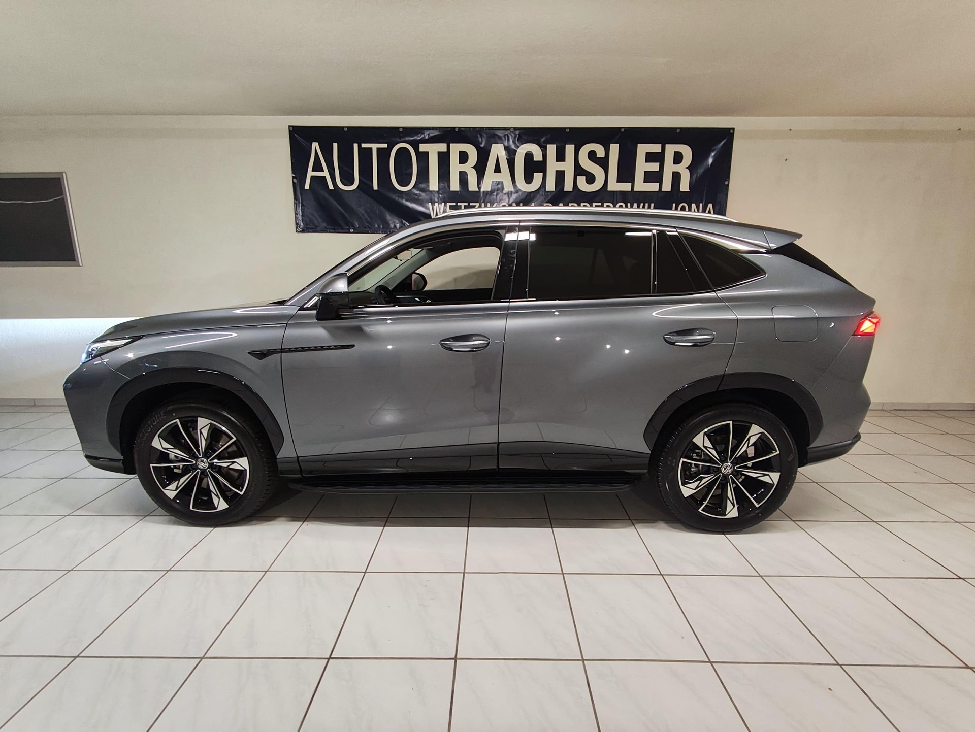 MG HS 1.5 PHEV Luxury-image-0