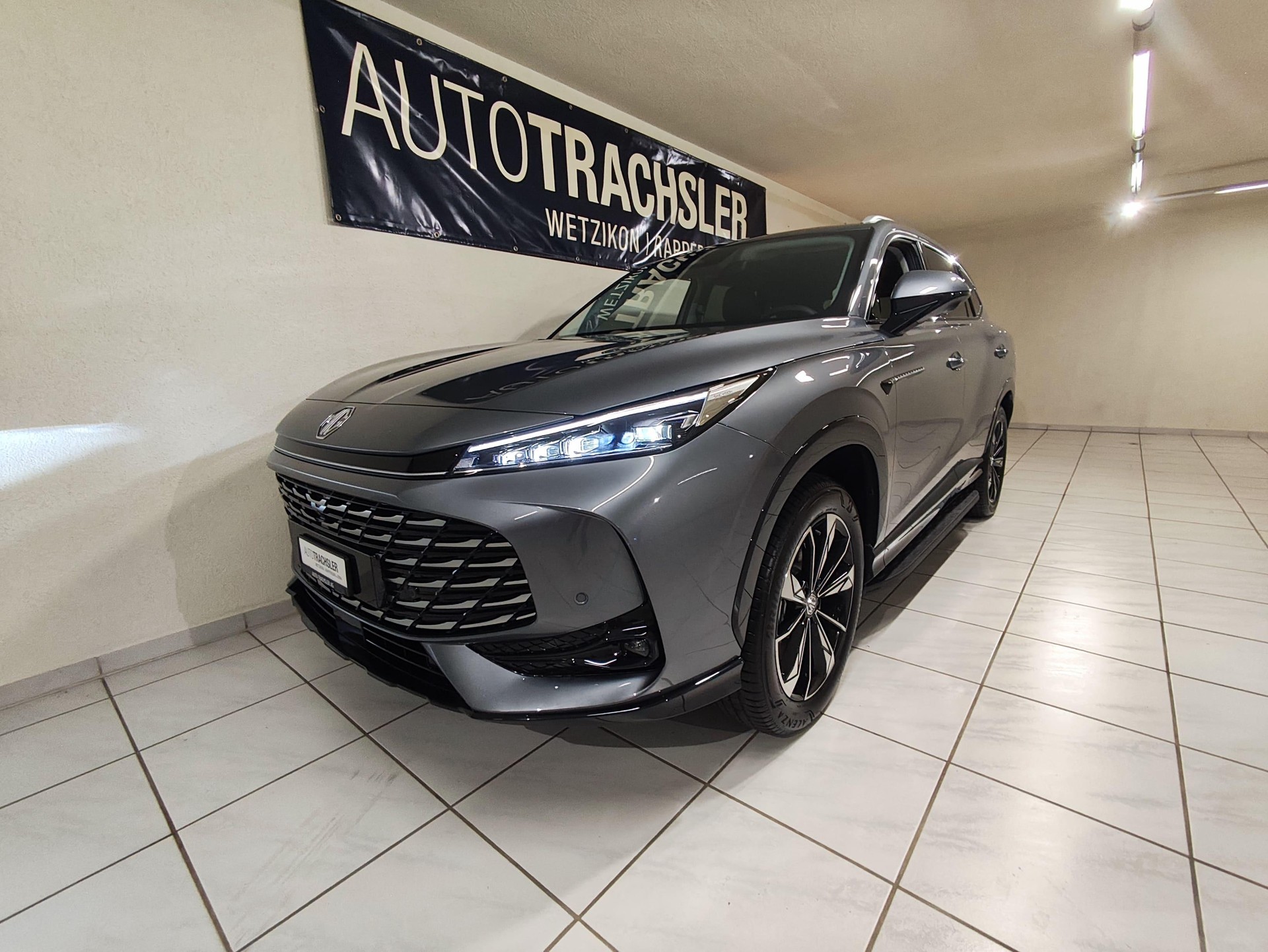 MG HS 1.5 PHEV Luxury-image-1
