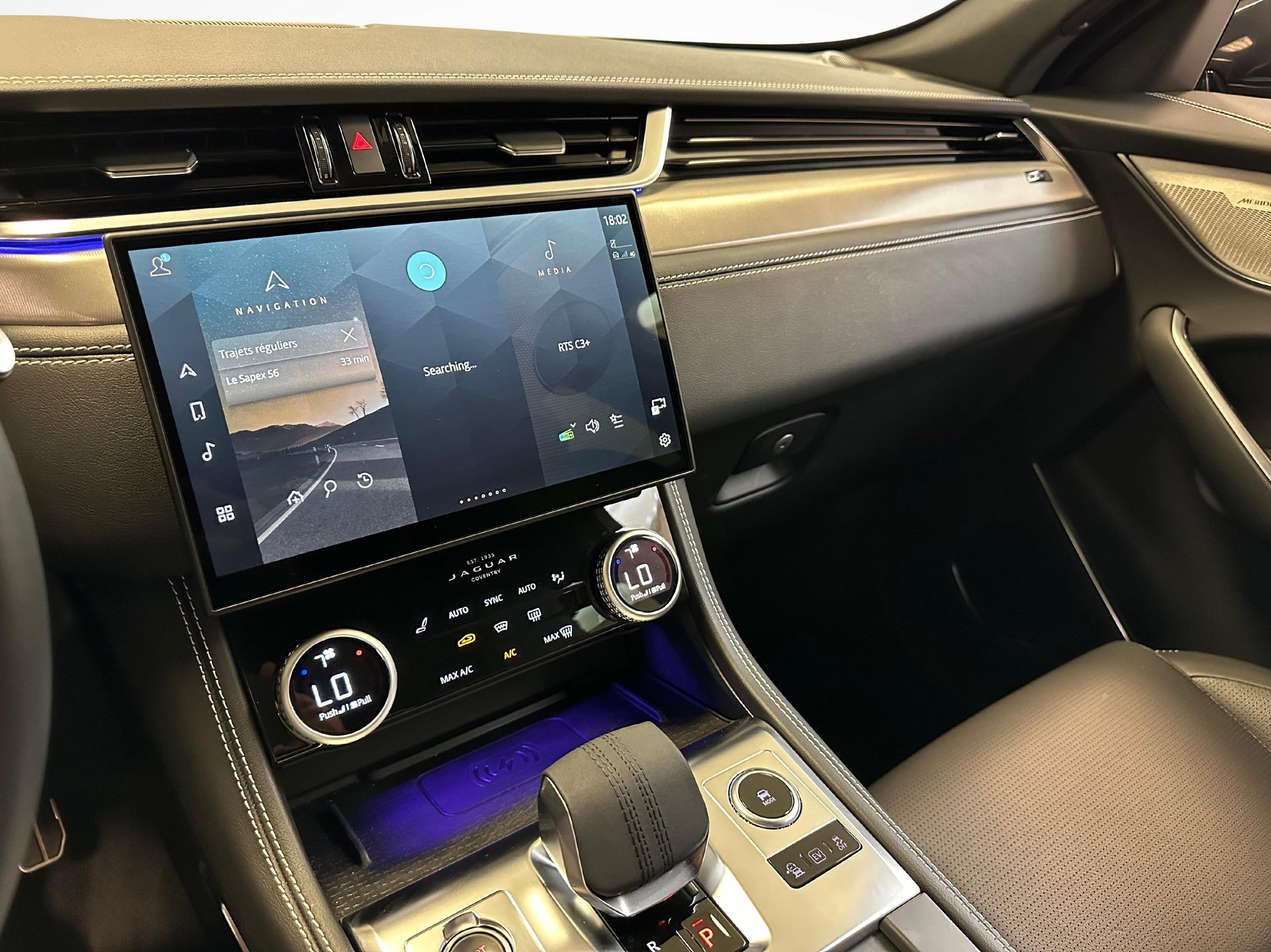 JAGUAR F-Pace 2.0 P400e R-Dynamic SE 90th Anniversary Ed. AWD-image-7