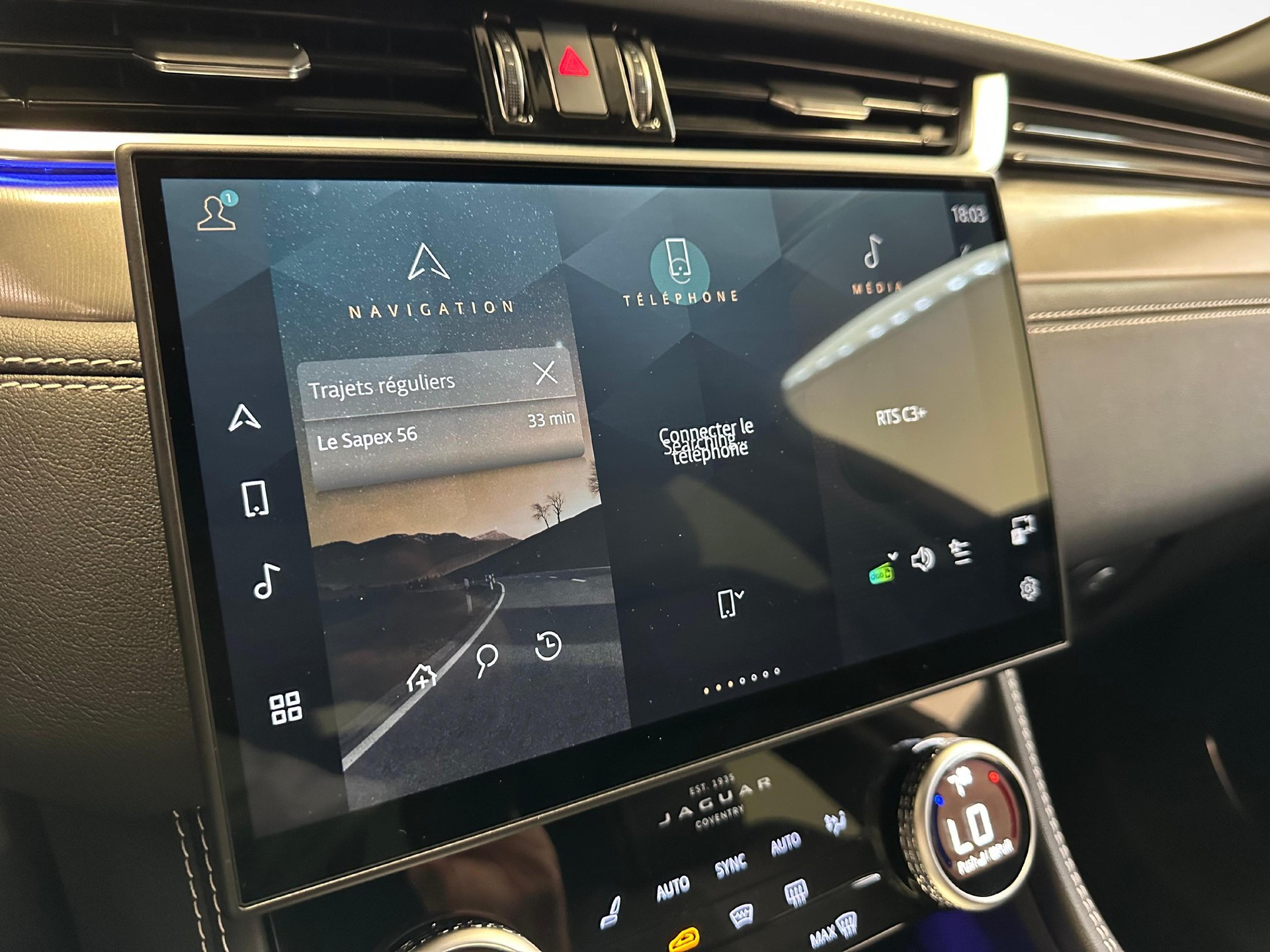 JAGUAR F-Pace 2.0 P400e R-Dynamic SE 90th Anniversary Ed. AWD-image-11
