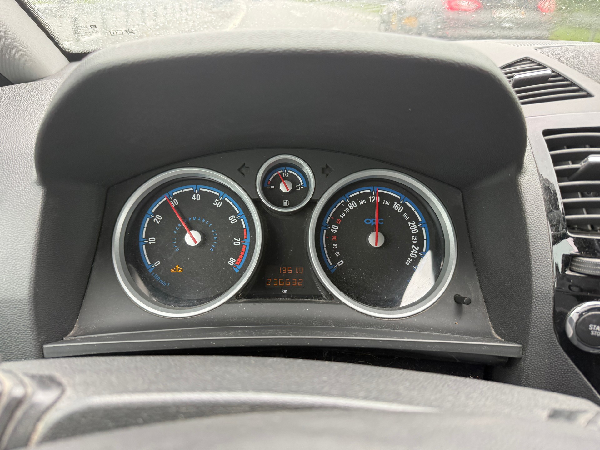 OPEL Zafira 2.0i 16V Turbo OPC-image-11