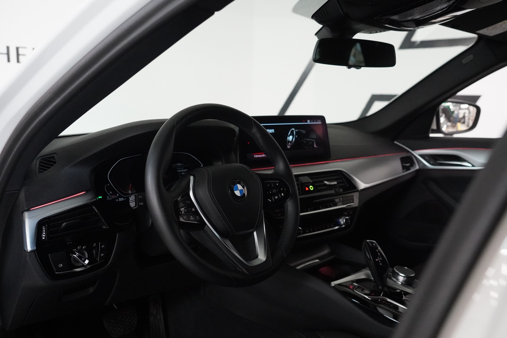 BMW 530d xDrive 48V Touring Steptronic-image-22