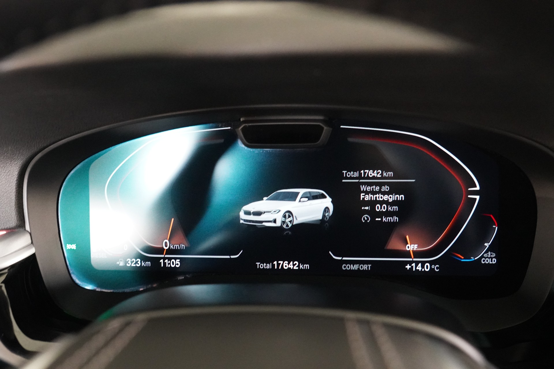 BMW 530d xDrive 48V Touring Steptronic-image-21