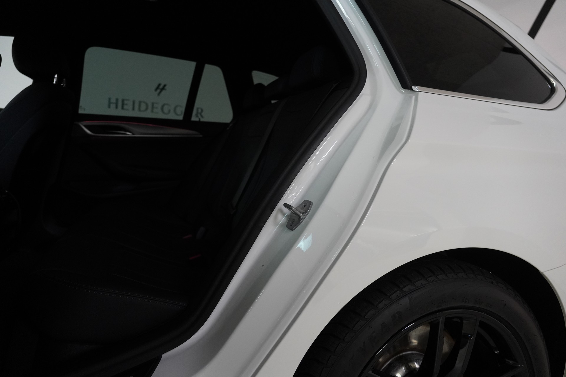 BMW 530d xDrive 48V Touring Steptronic-image-12