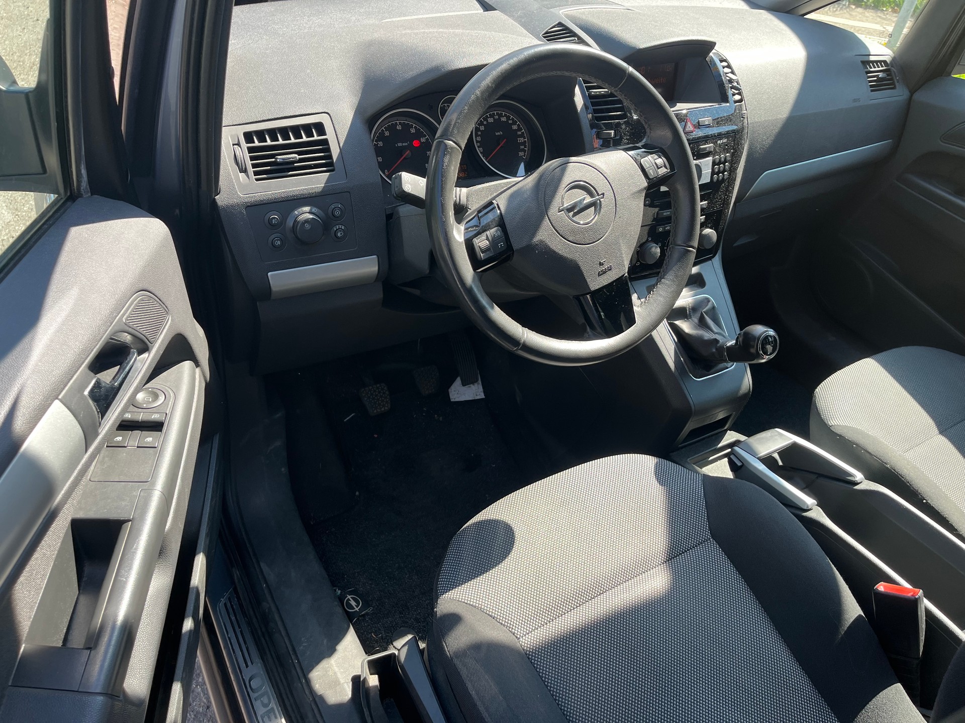 OPEL Zafira 1.8i 16V Sport-image-9