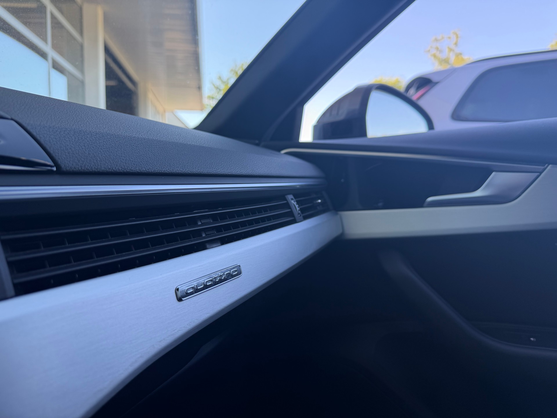 AUDI A4 Avant 40 TDI S line quattro S-tronic-image-8