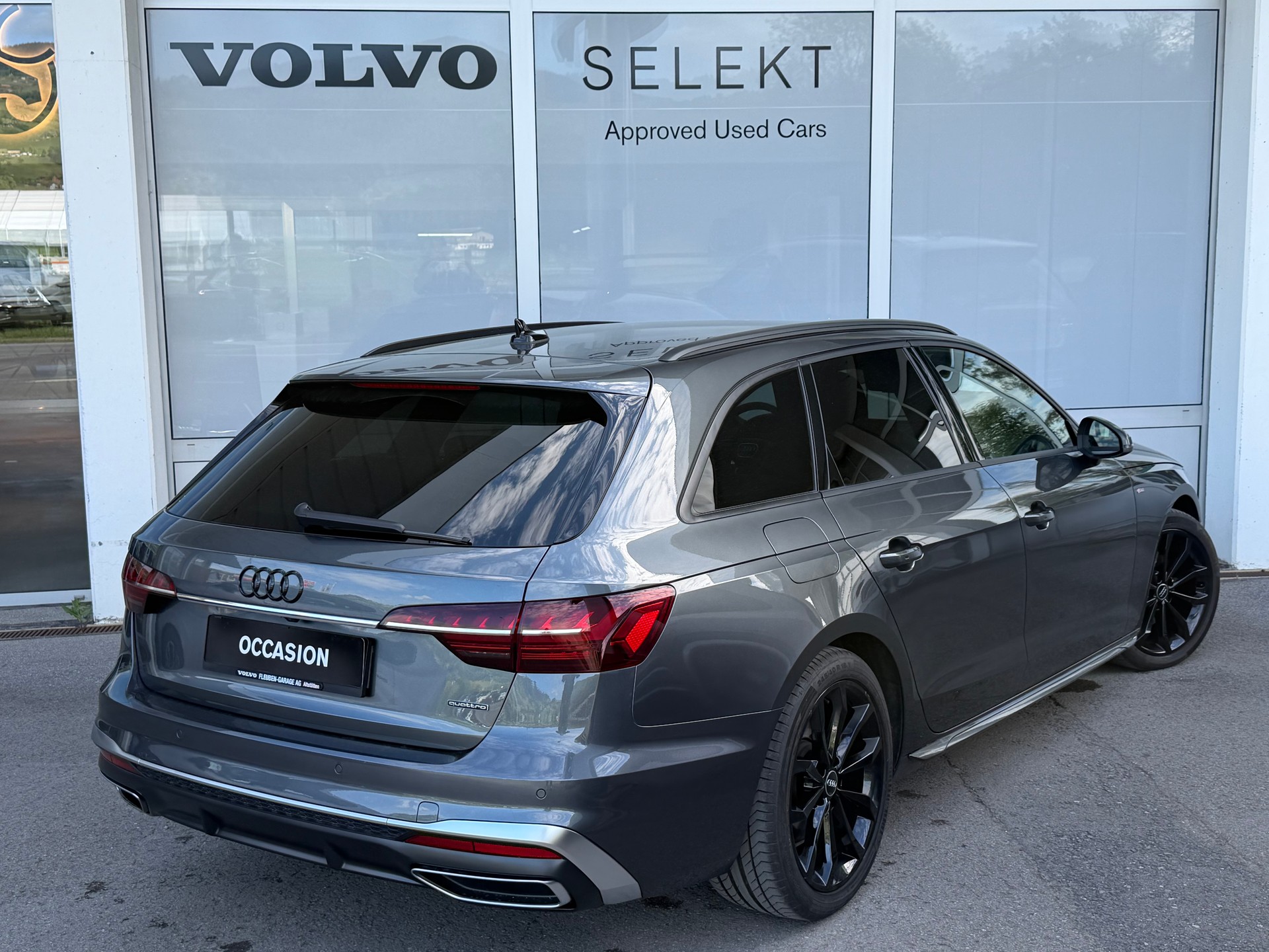 AUDI A4 Avant 40 TDI S line quattro S-tronic-image-1