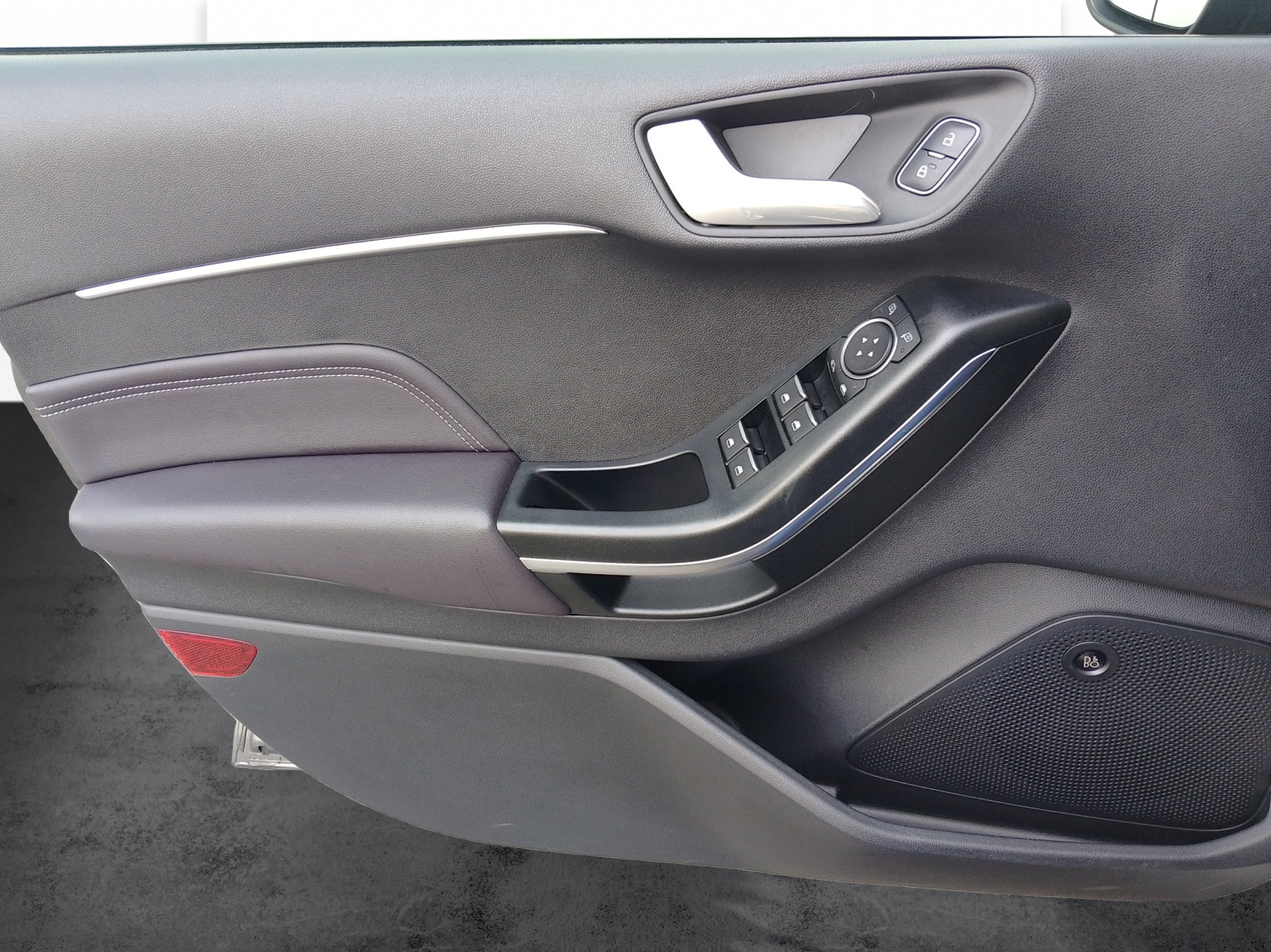 FORD Fiesta 1.0 EcoB Vignale-image-10
