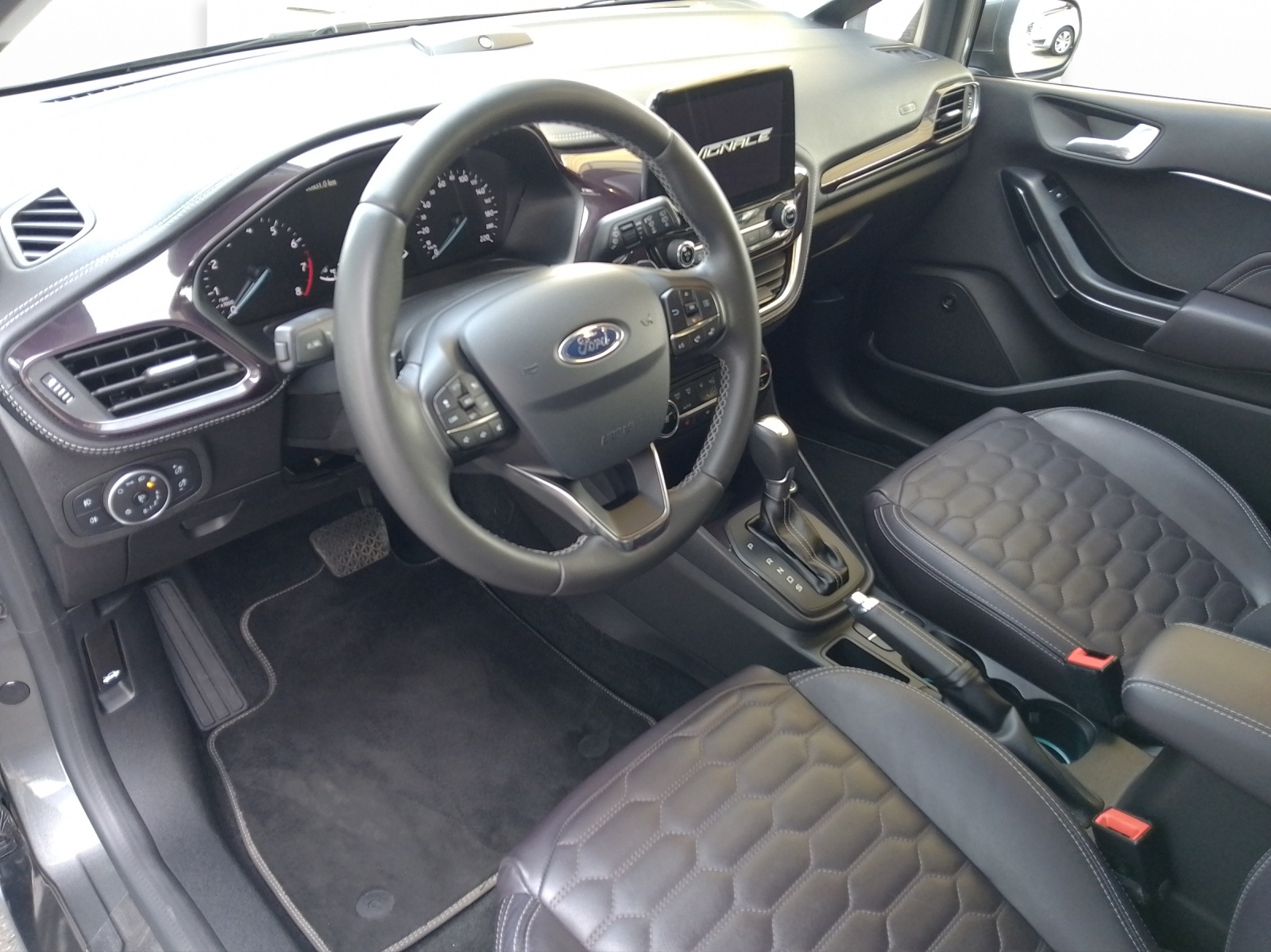 FORD Fiesta 1.0 EcoB Vignale-image-4