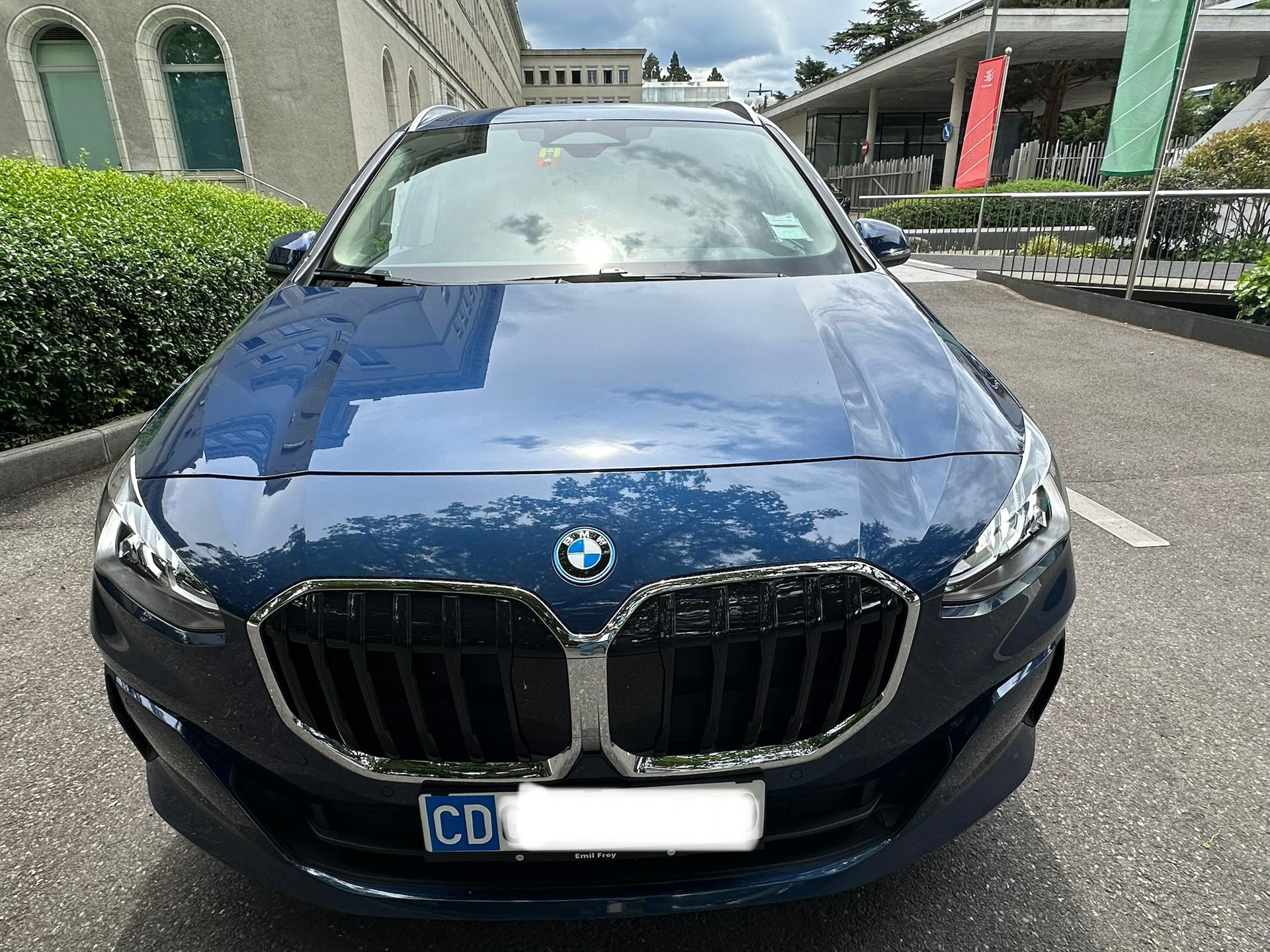BMW 225e xDrive Active Tourer-image-2