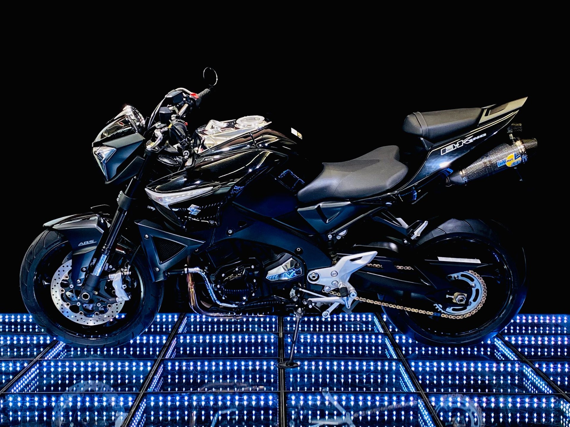 SUZUKI GSX 1300 B-King-showroom-element-3