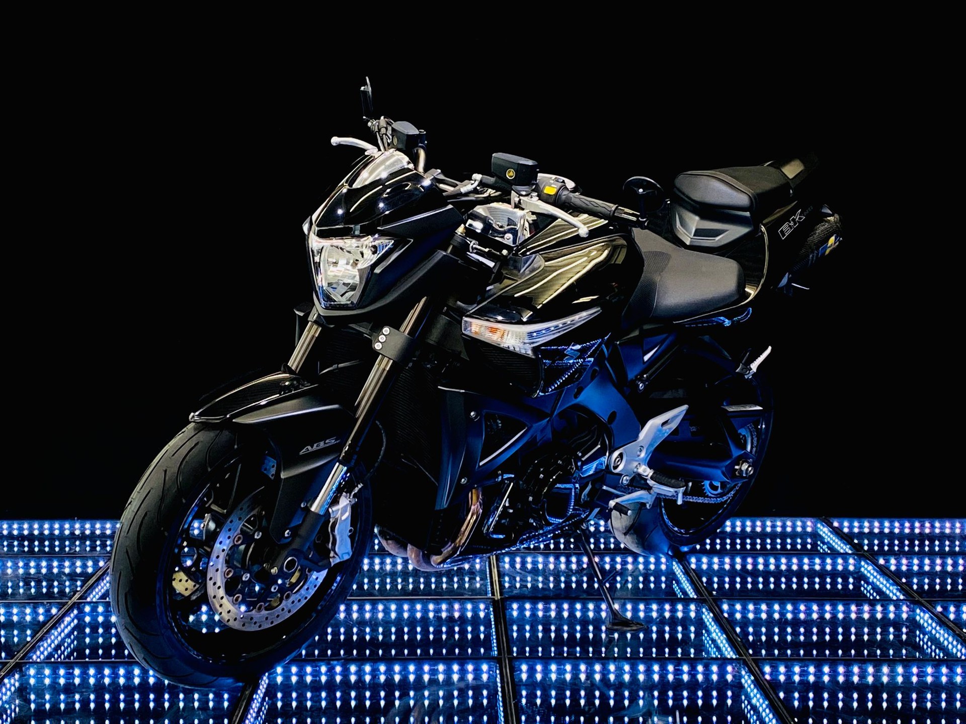 SUZUKI GSX 1300 B-King-showroom-element-1