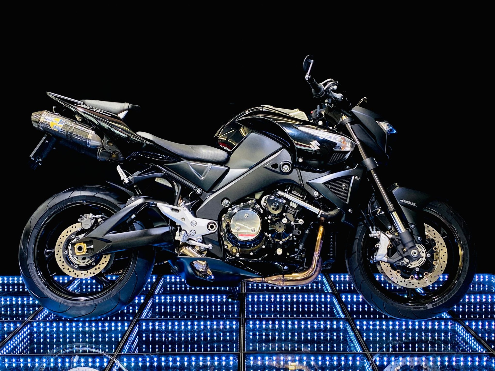 SUZUKI GSX 1300 B-King-showroom-element-2