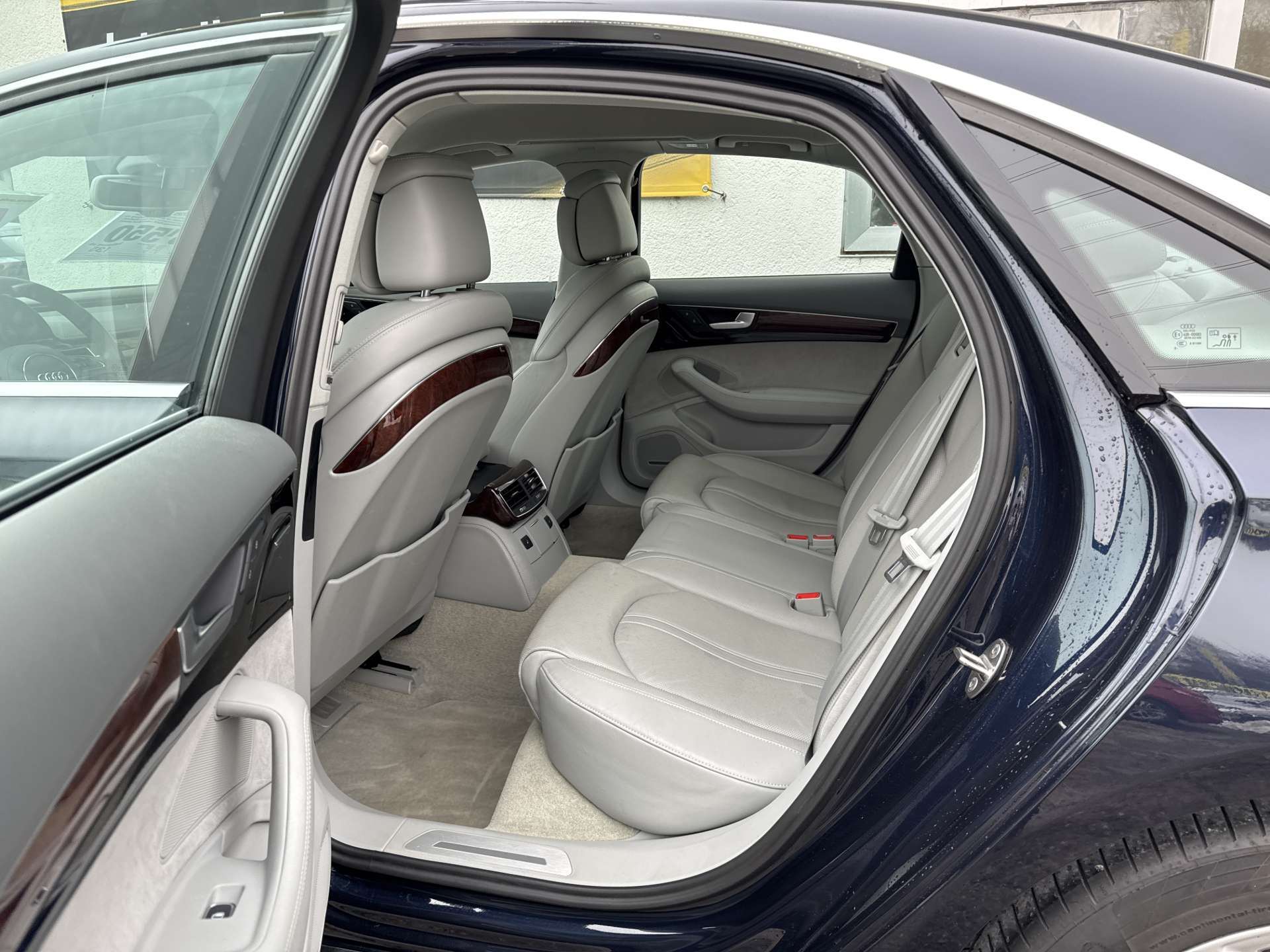 AUDI A8 4.2 FSi quattro 372PS Tiptronic-Automat-image-7