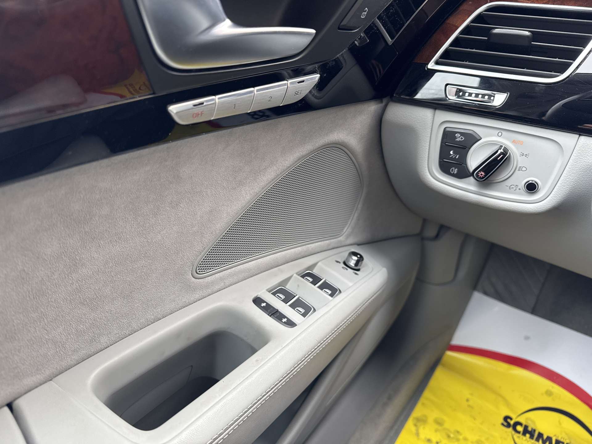 AUDI A8 4.2 FSi quattro 372PS Tiptronic-Automat-image-15