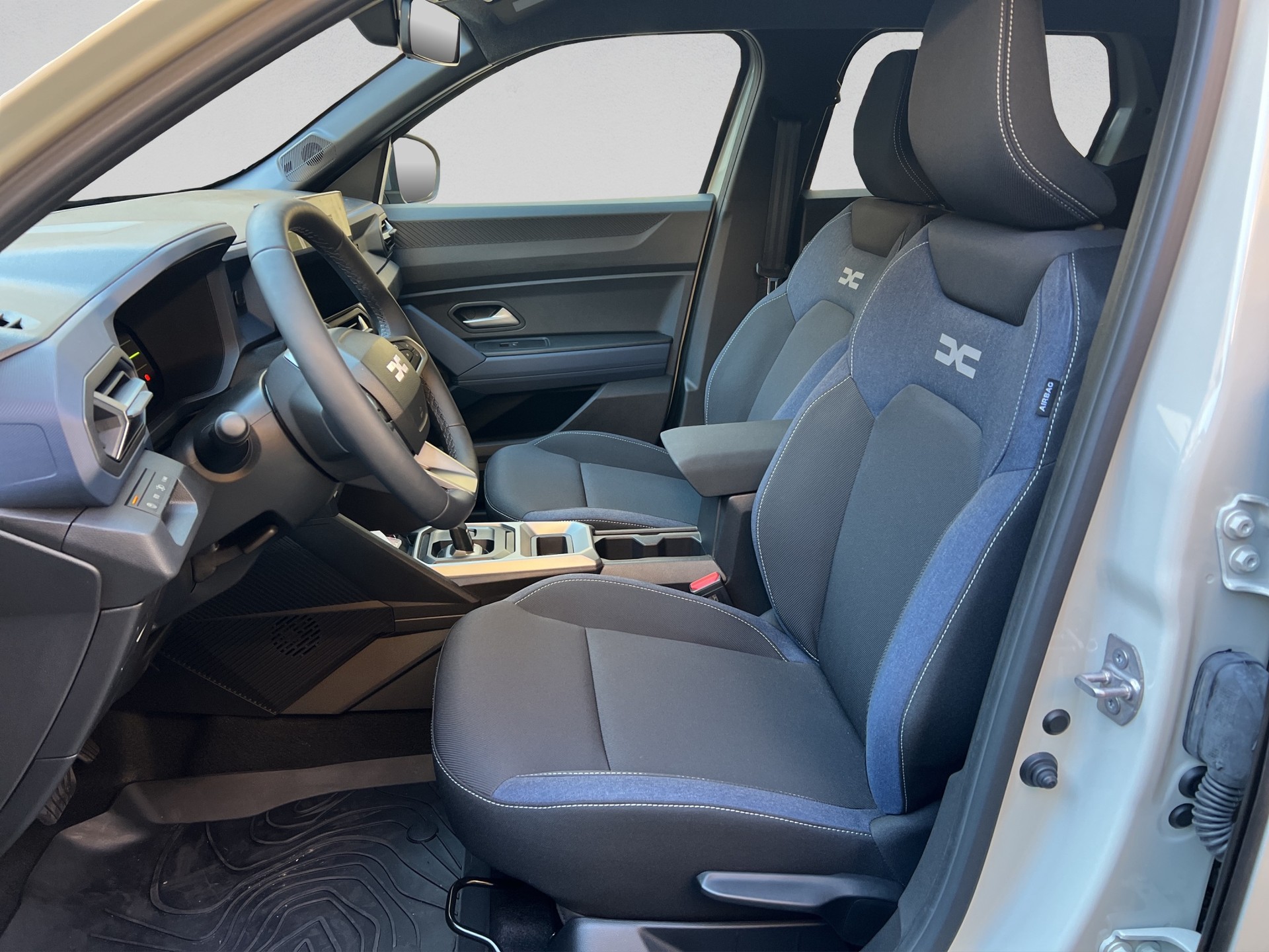 DACIA Duster HEV 155 Journey-image-9