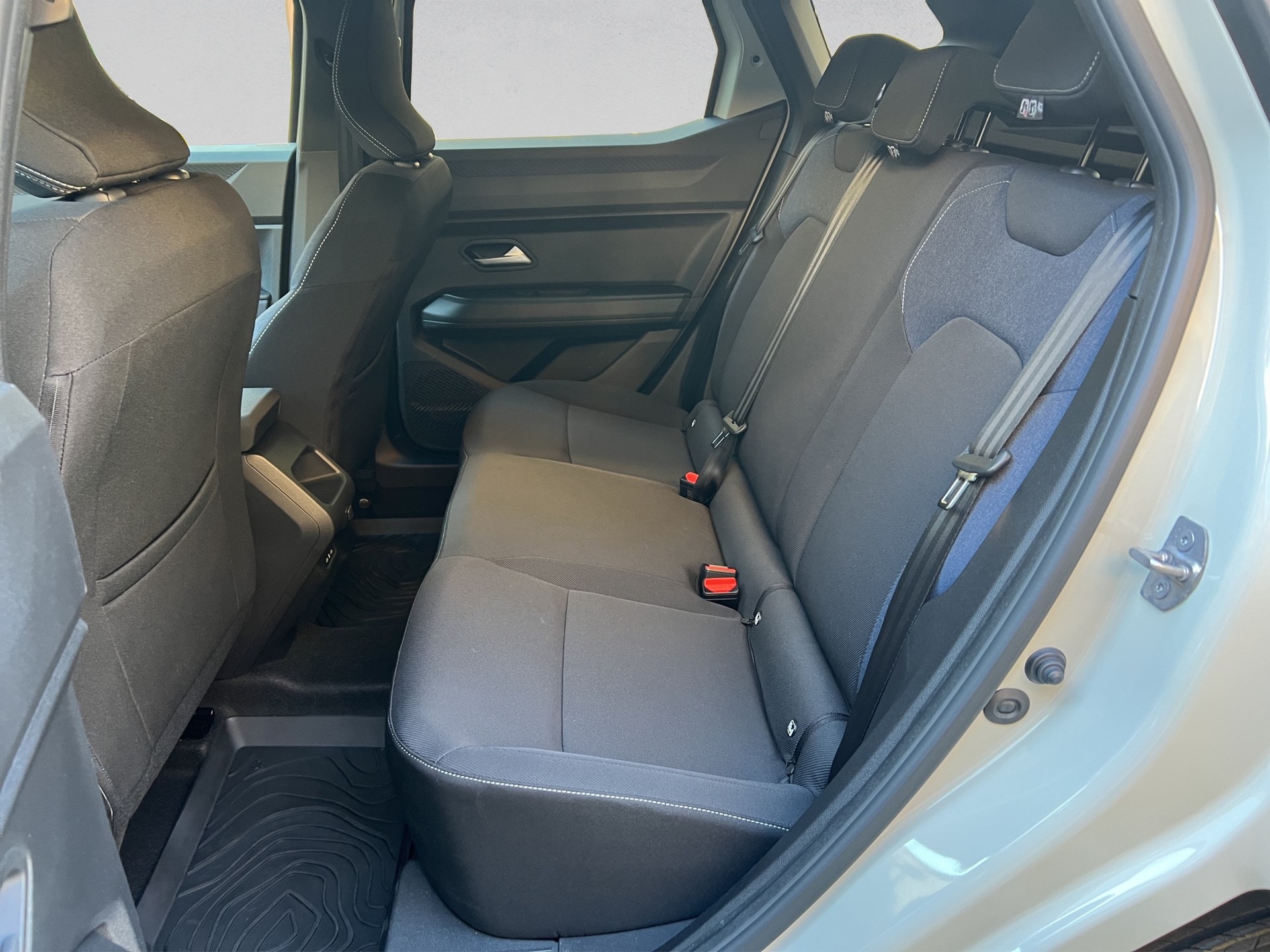 DACIA Duster HEV 155 Journey-image-10