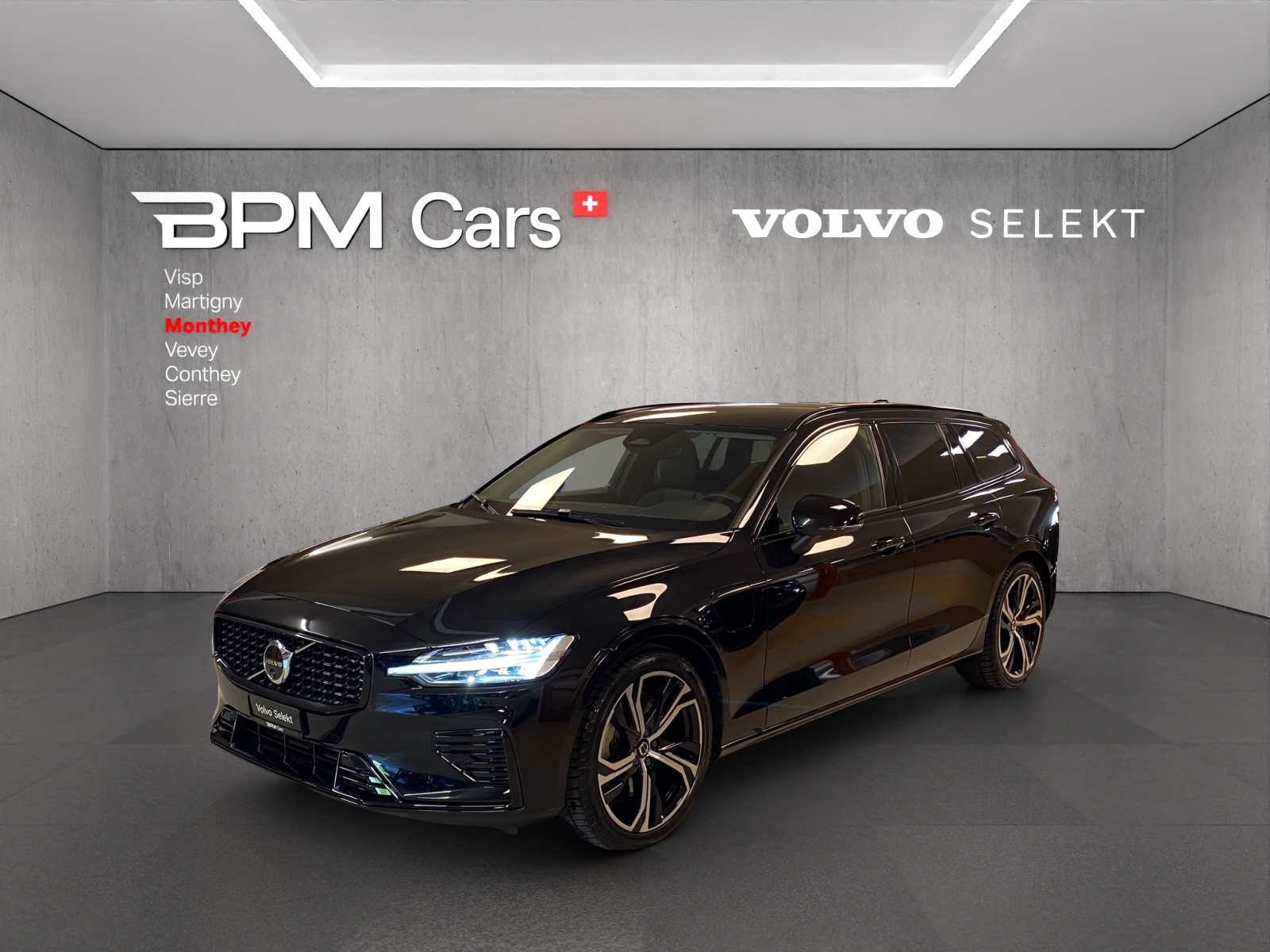 Photo VOLVO V60 V60 T6 eAWD Plug in Hybrid Plus Dark Geartronic