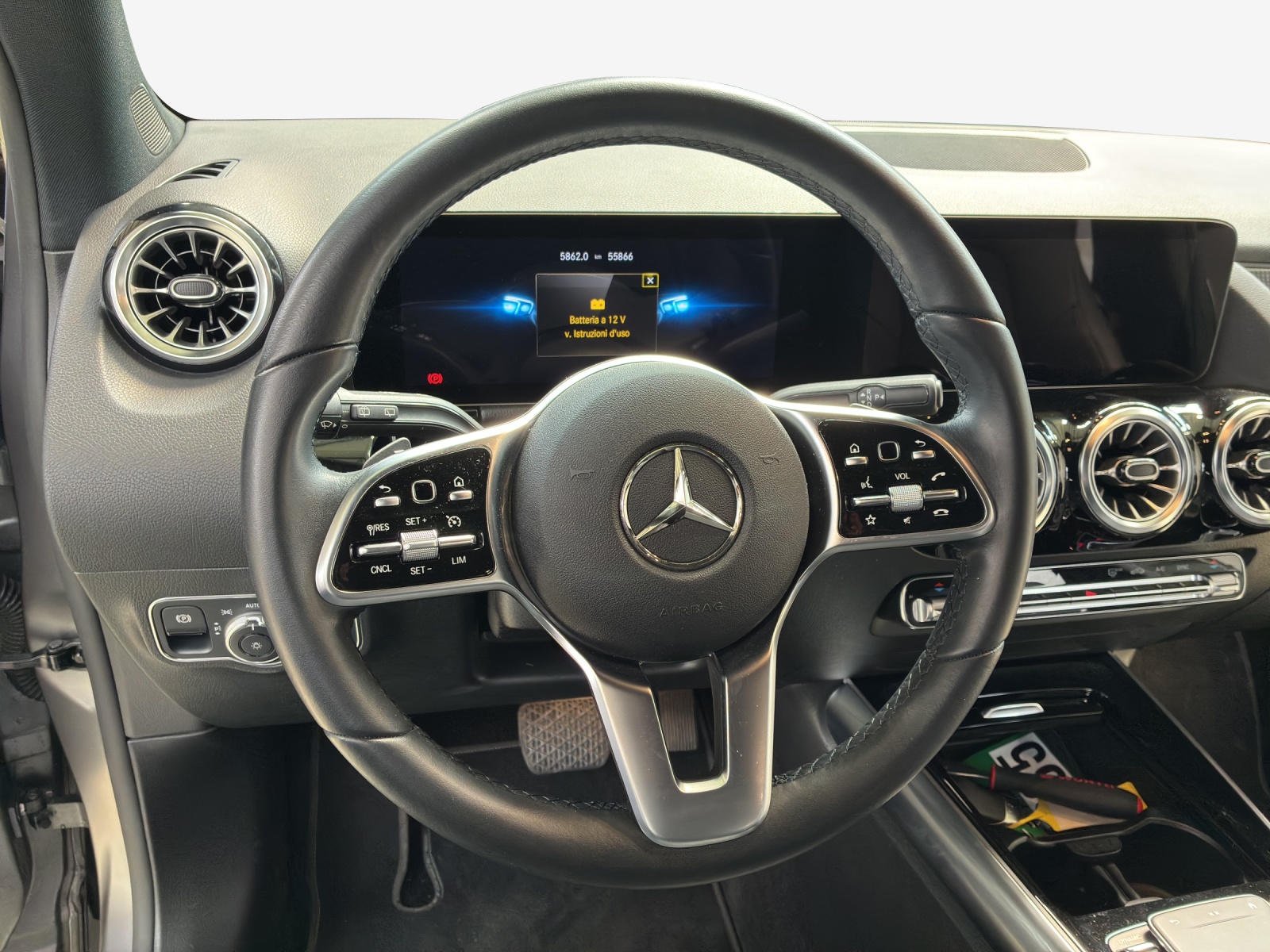MERCEDES-BENZ GLA 200 Progressive 7G-DCT-image-9