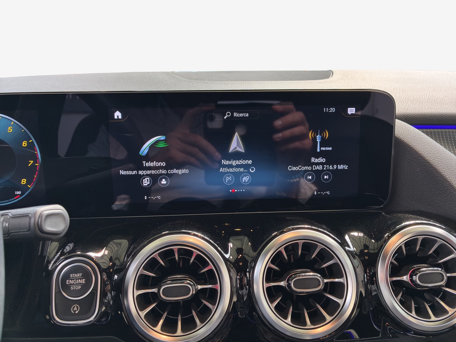 MERCEDES-BENZ GLA 200 Progressive 7G-DCT-image-10