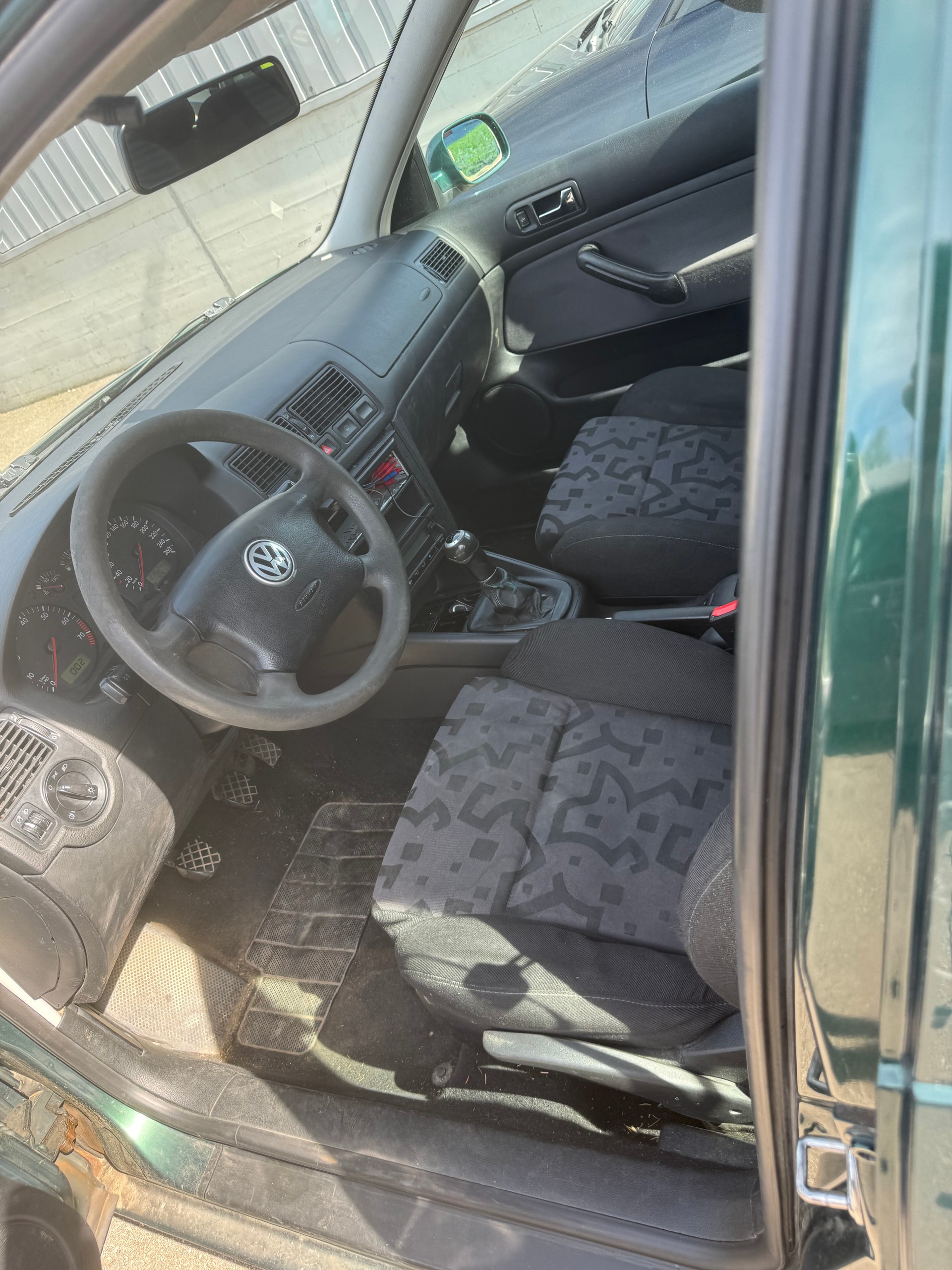 VW Golf 1.8 Trendline 4Motion-image-5