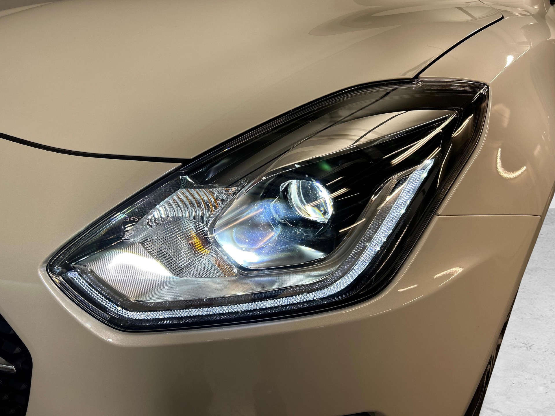 SUZUKI Swift 1.2 Compact Top Hybrid 4x4-image-14