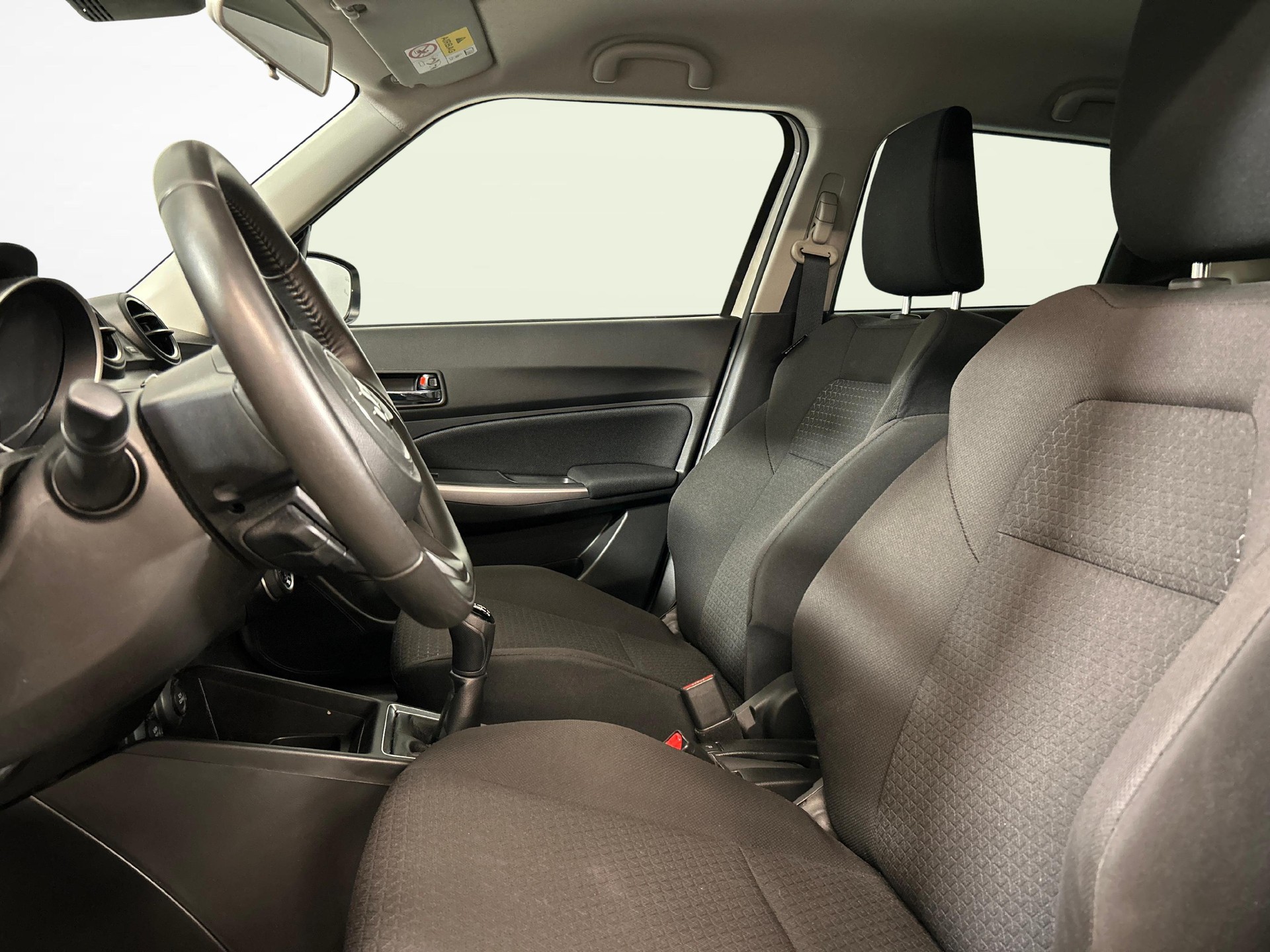 SUZUKI Swift 1.2 Compact Top Hybrid 4x4-image-2