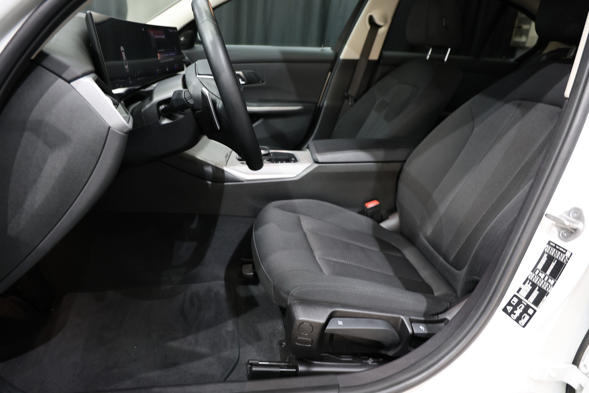 BMW 320i xDrive Steptronic G20 LCi Facelift-image-10
