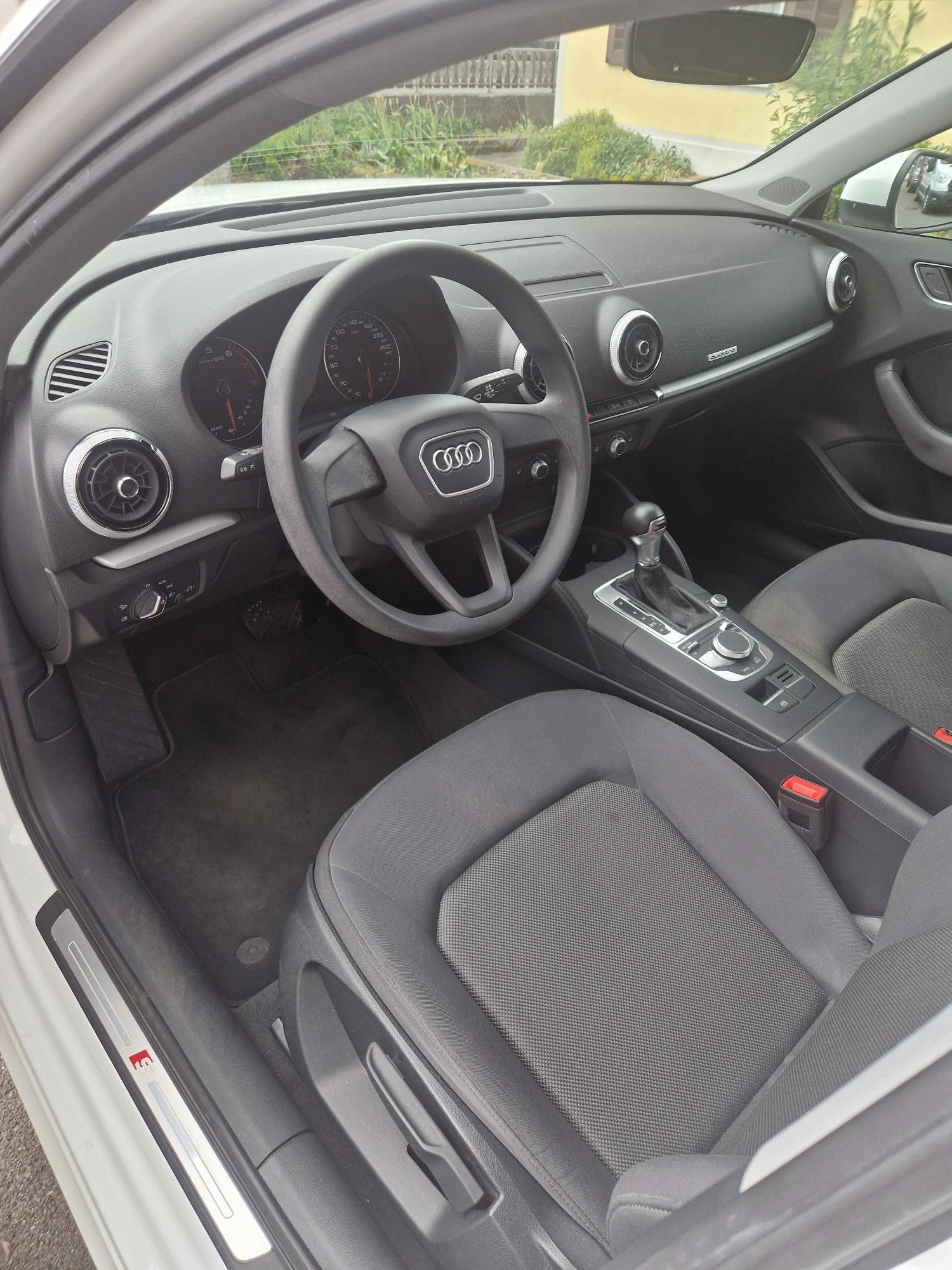AUDI A3 Sportback 2.0 TFSI Sport quattro S-tronic-image-4