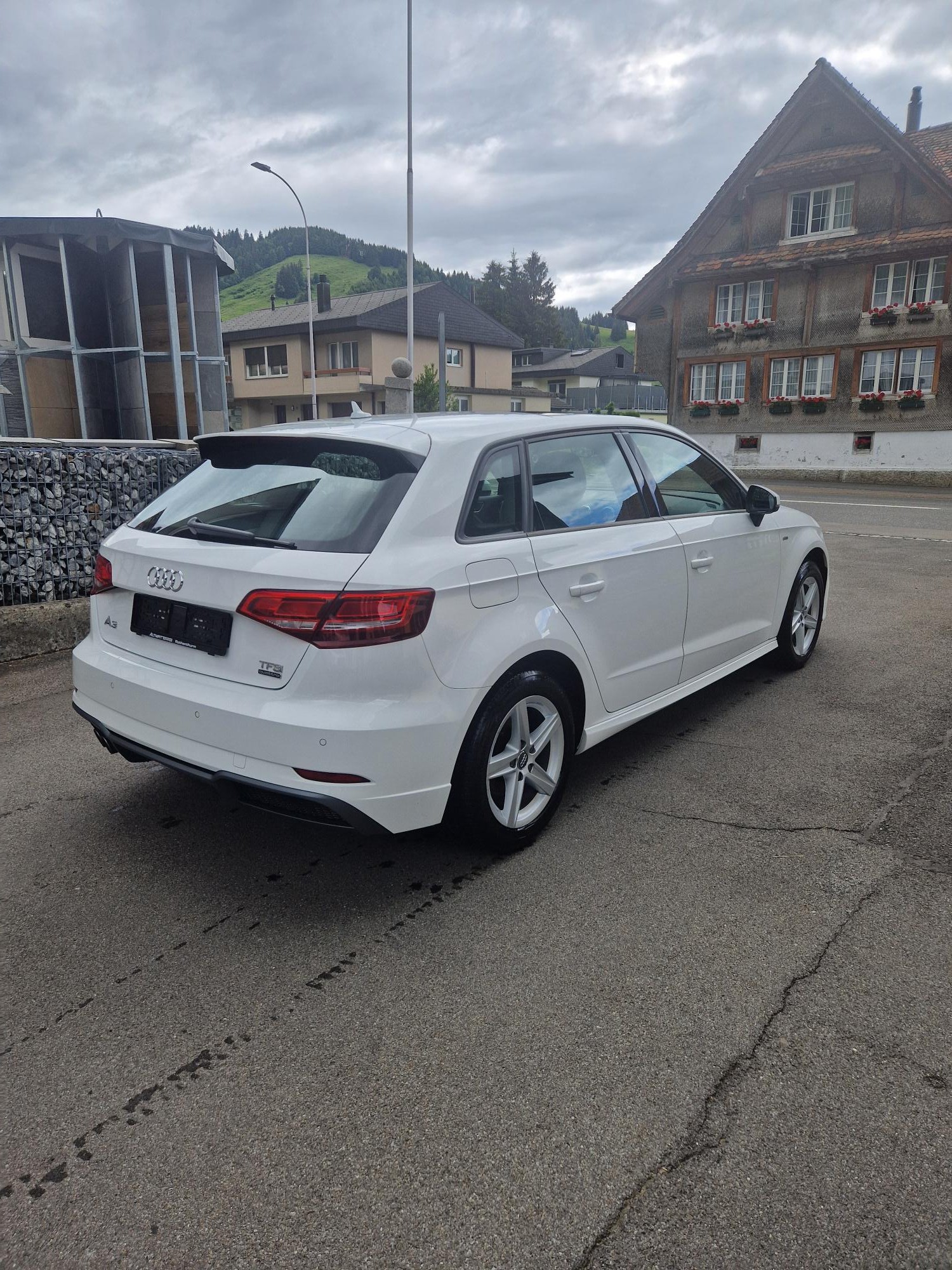 AUDI A3 Sportback 2.0 TFSI Sport quattro S-tronic-image-2