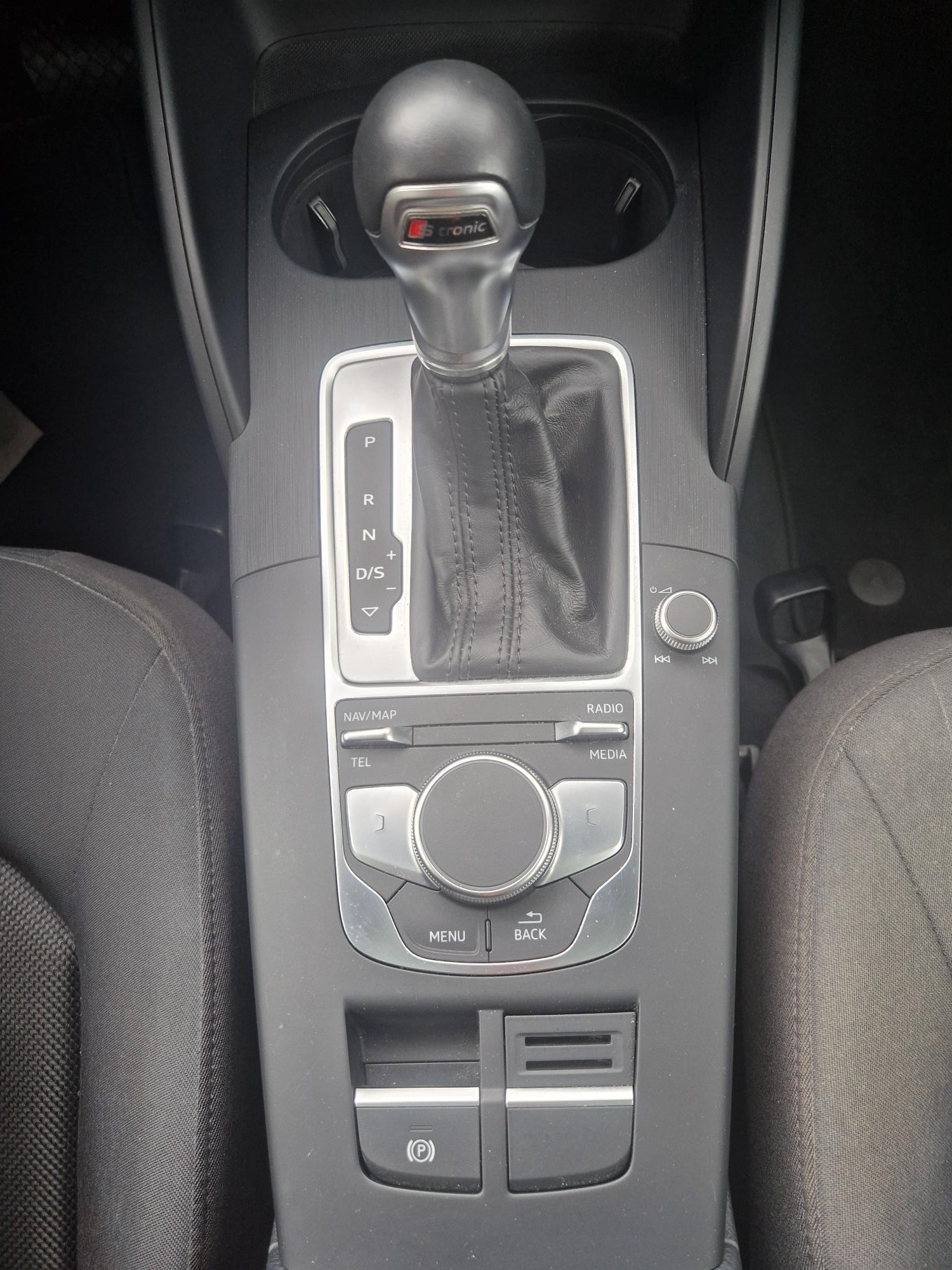 AUDI A3 Sportback 2.0 TFSI Sport quattro S-tronic-image-8