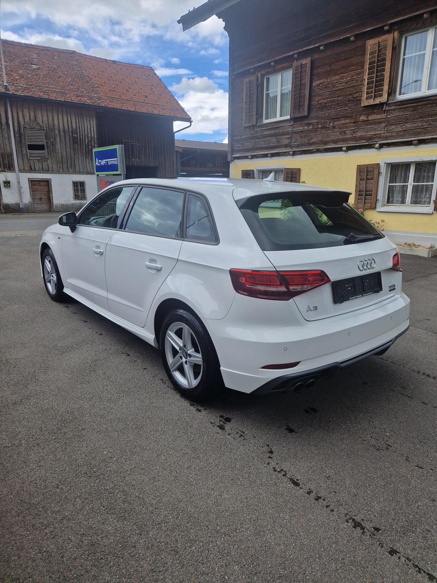 AUDI A3 Sportback 2.0 TFSI Sport quattro S-tronic-image-1